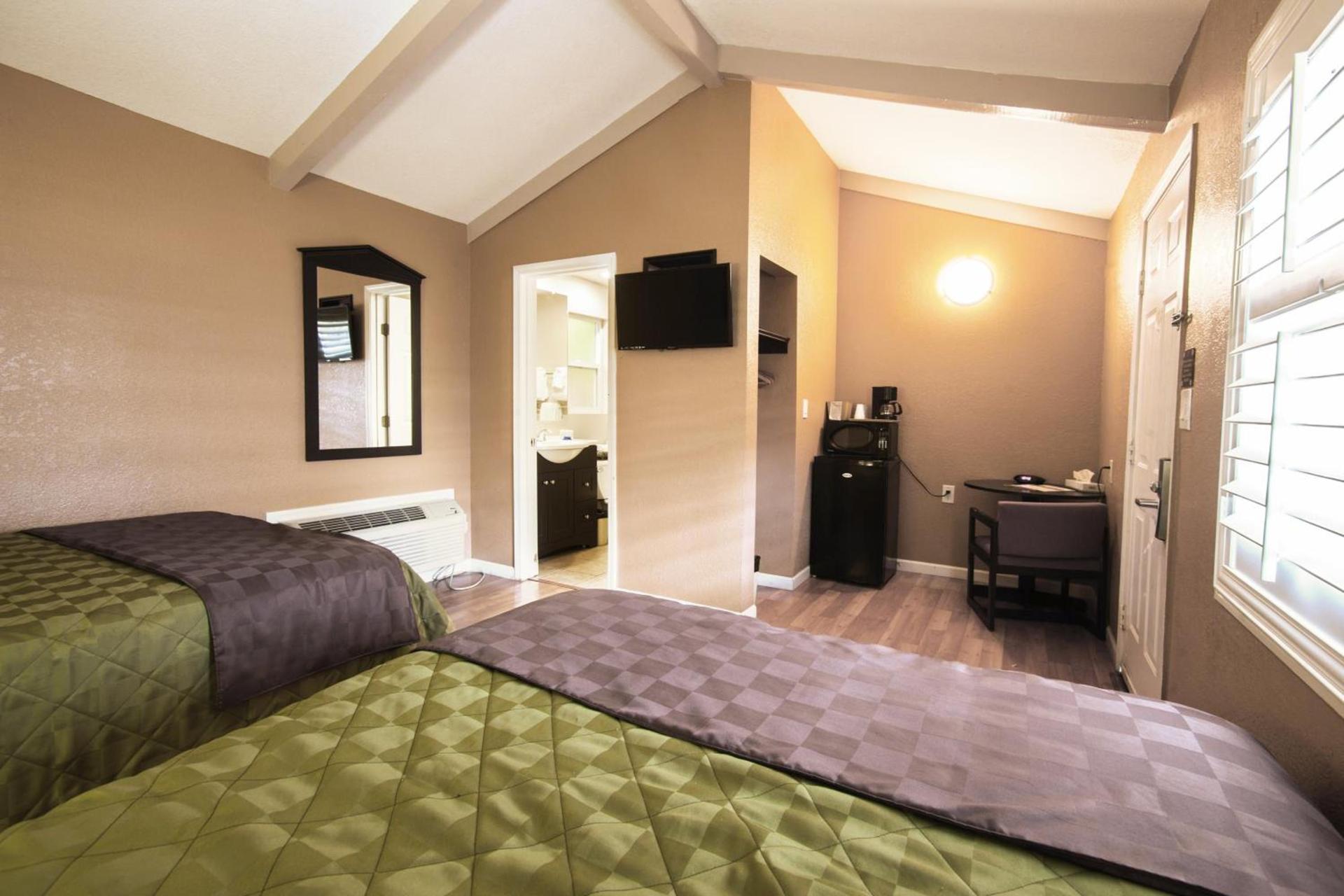 Tri-Valley Inn & Suites photo 11
