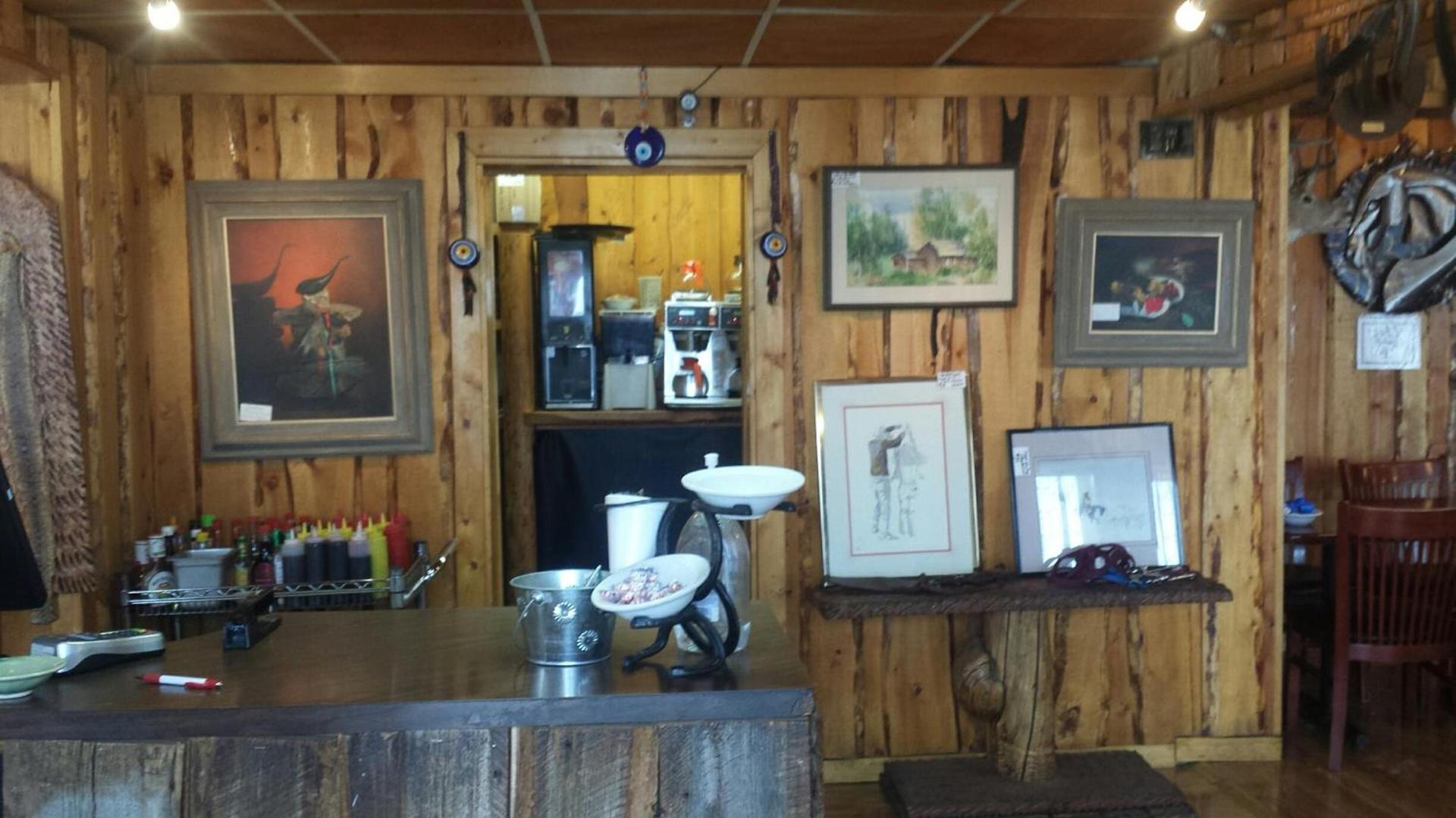 Frontier Lodge photo 2