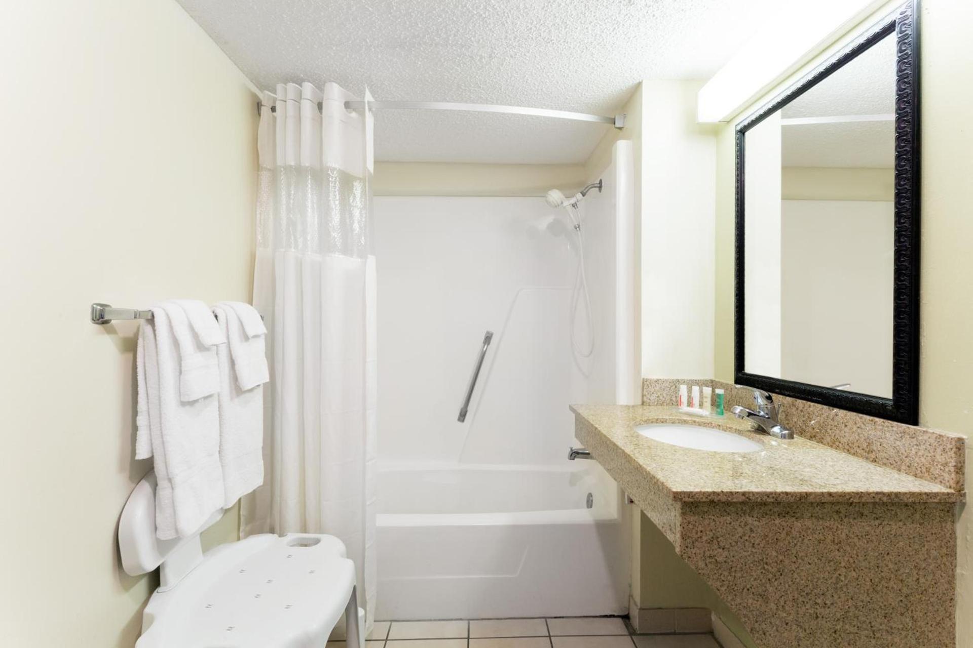 Howard Johnson by Wyndham Tallahassee photo 14