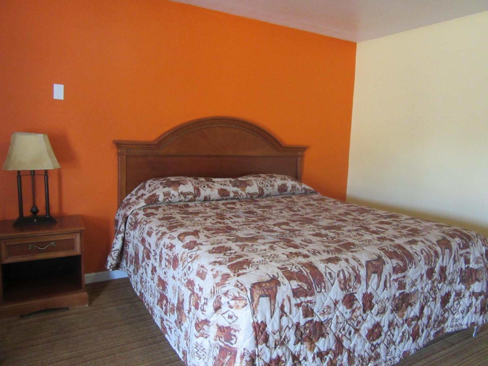 Relax Inn Tyler photo 7