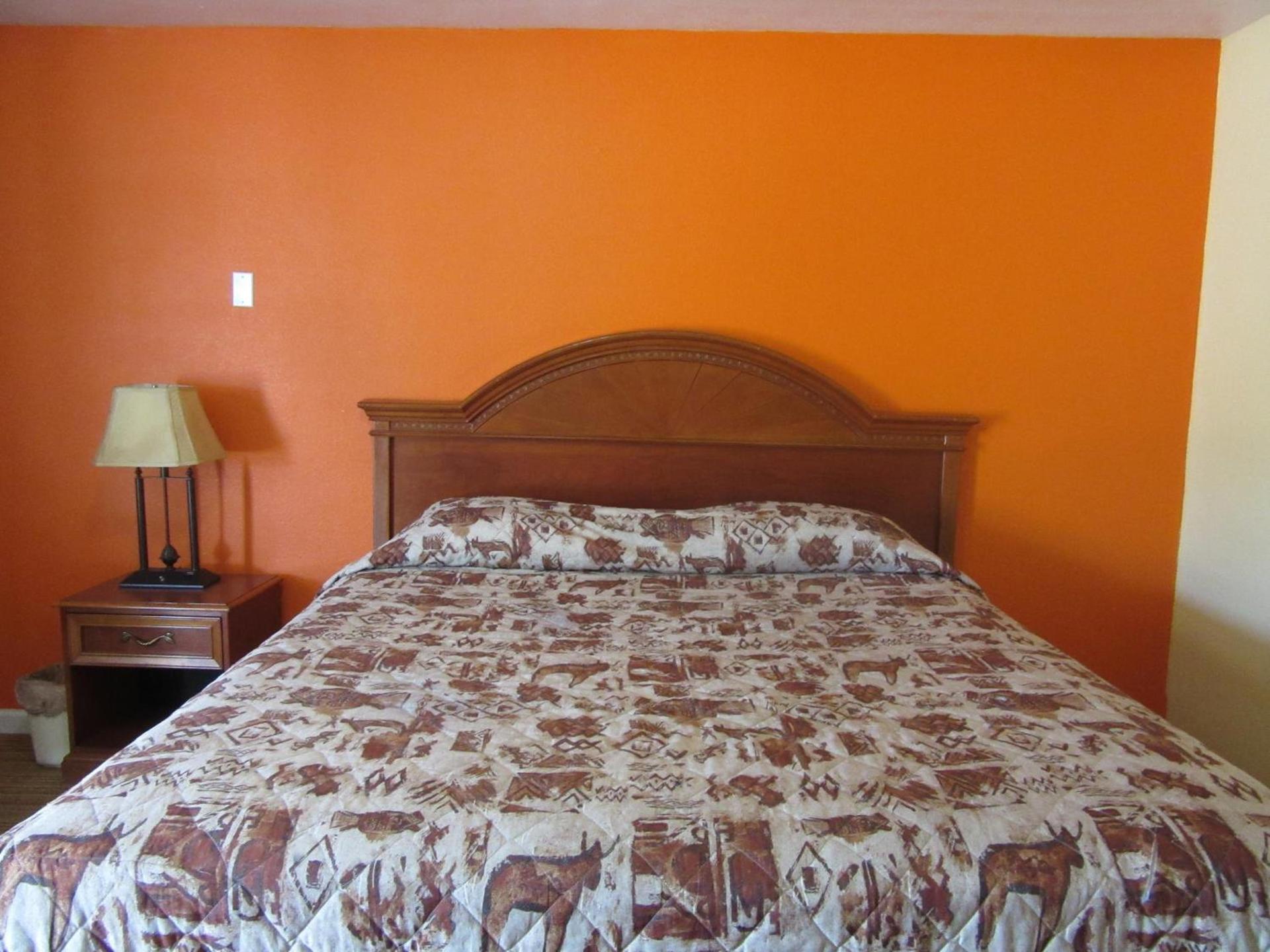 Relax Inn Tyler photo 4
