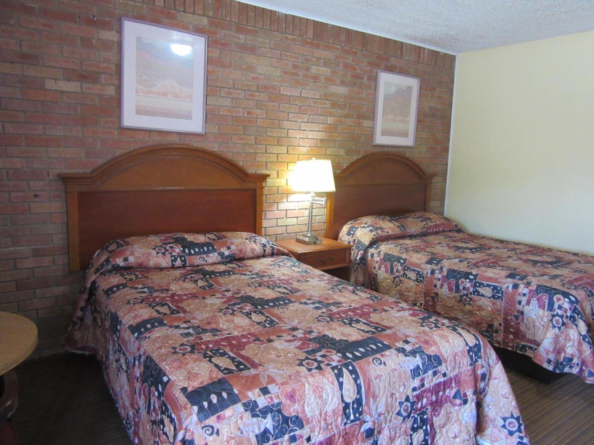 Relax Inn Tyler photo 16