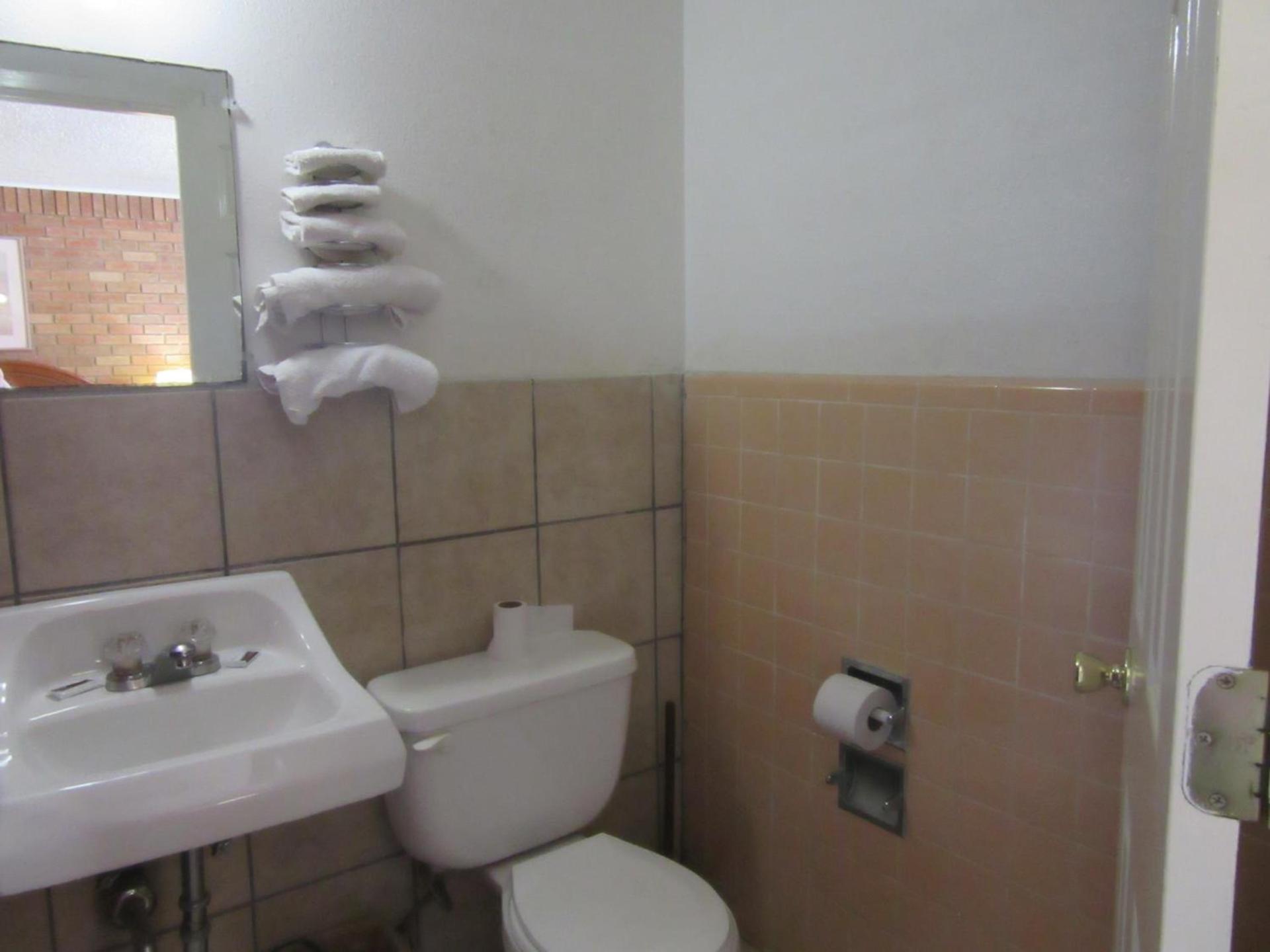 Relax Inn Tyler photo 21