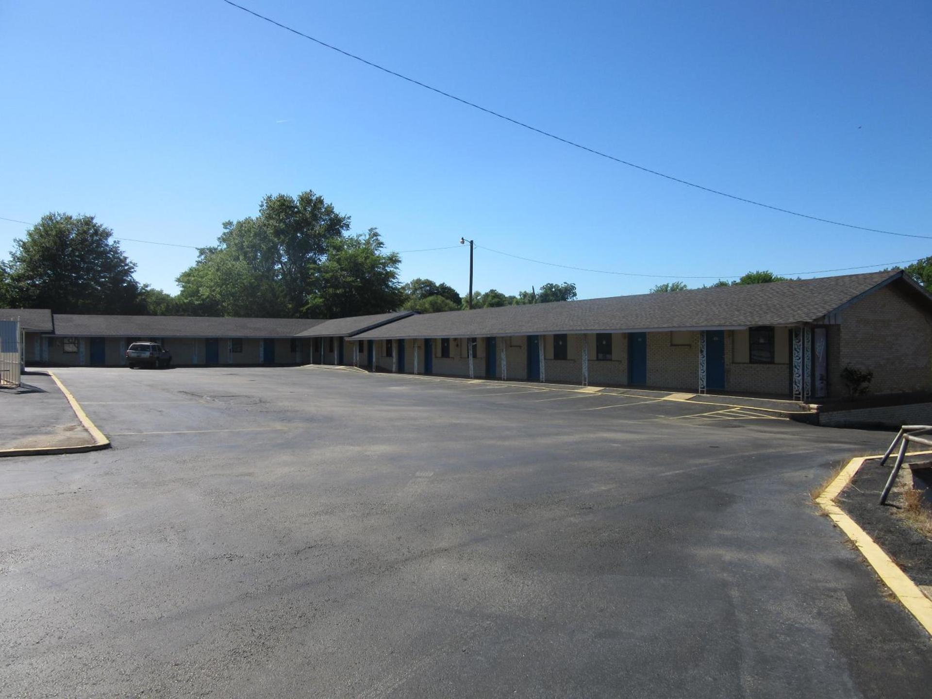 Relax Inn Tyler photo 31