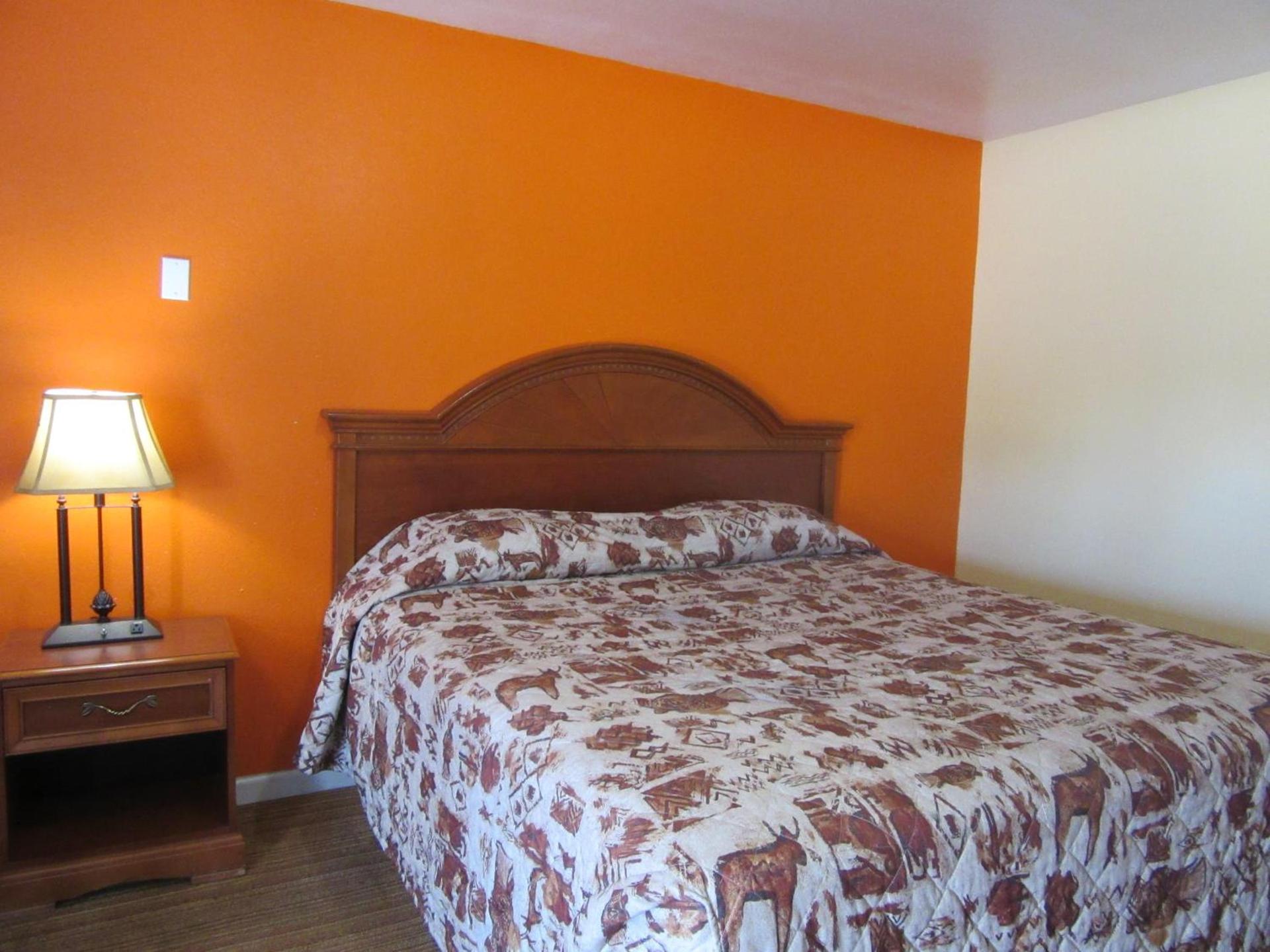 Relax Inn Tyler photo 15