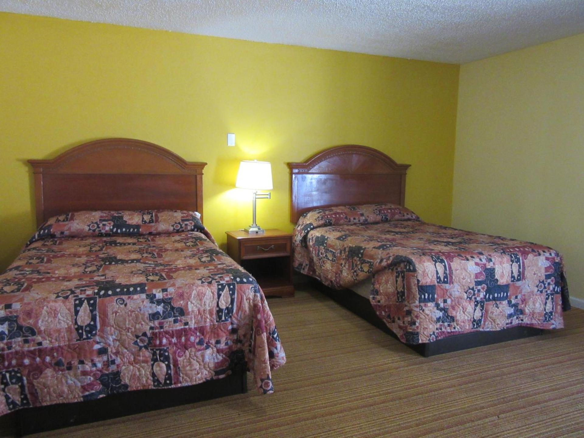Relax Inn Tyler photo 12