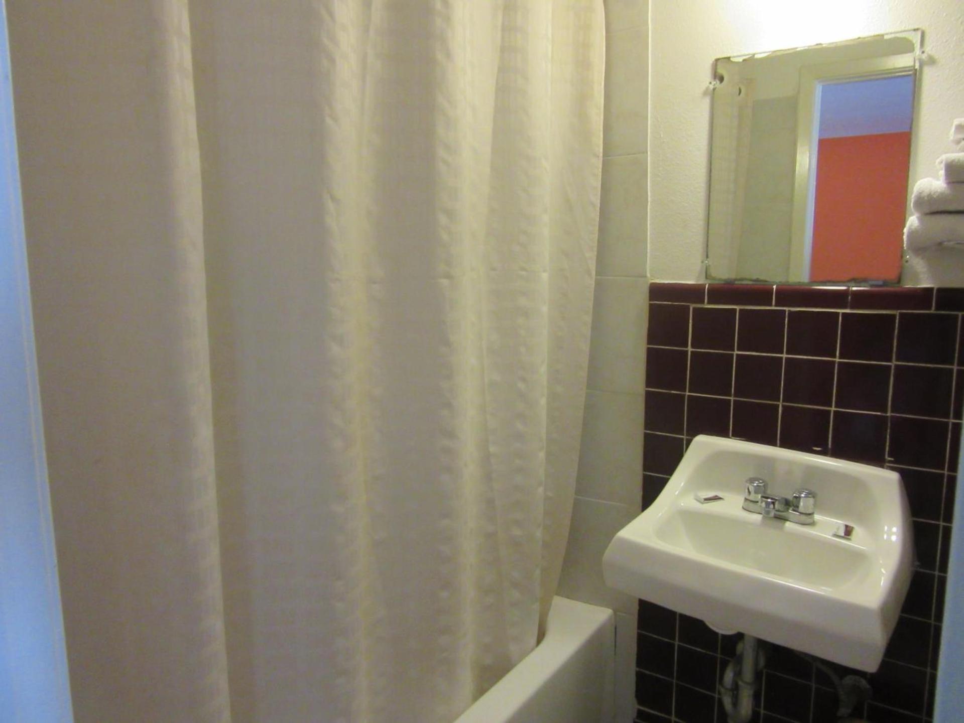 Relax Inn Tyler photo 25