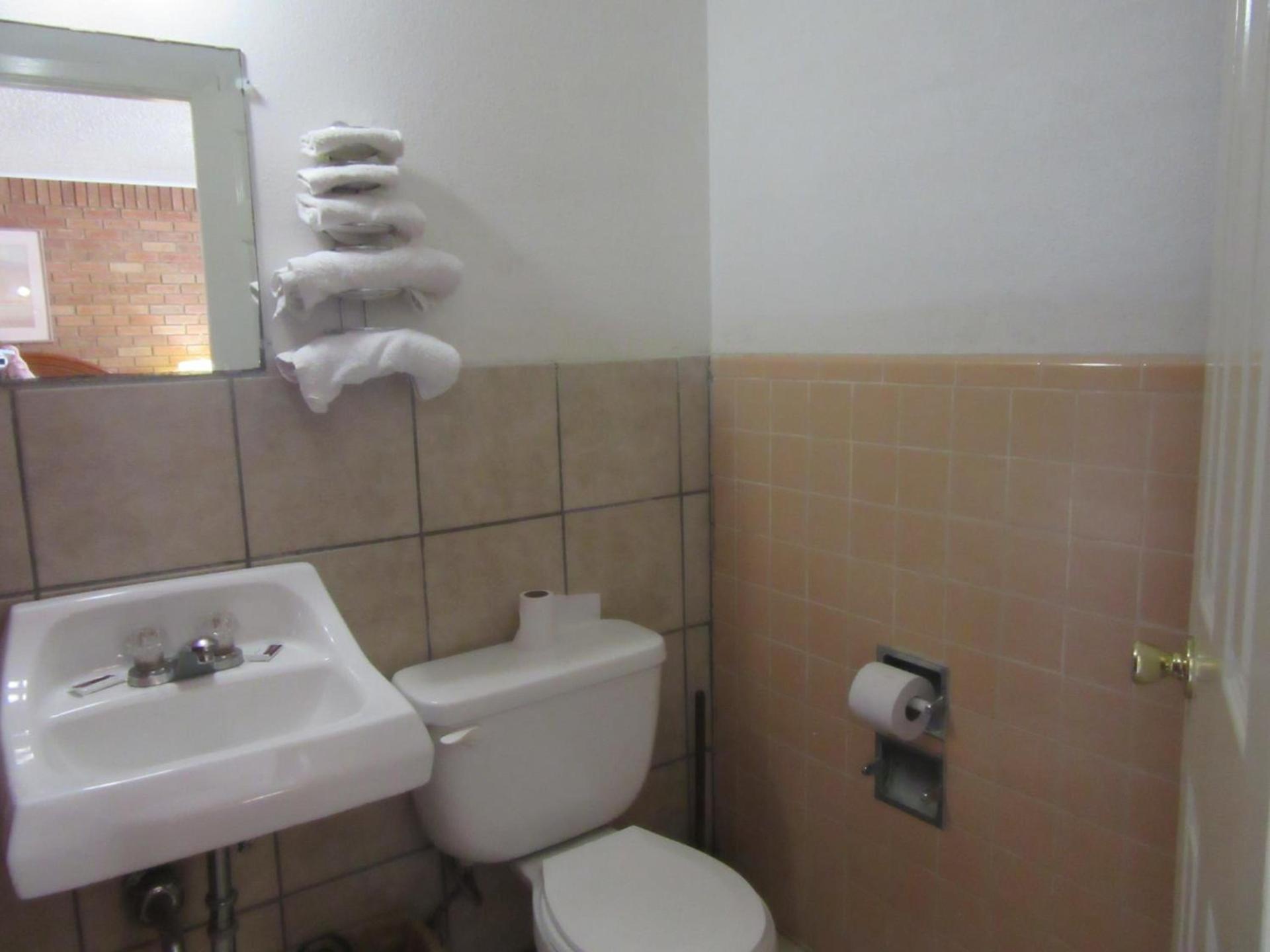 Relax Inn Tyler photo 20