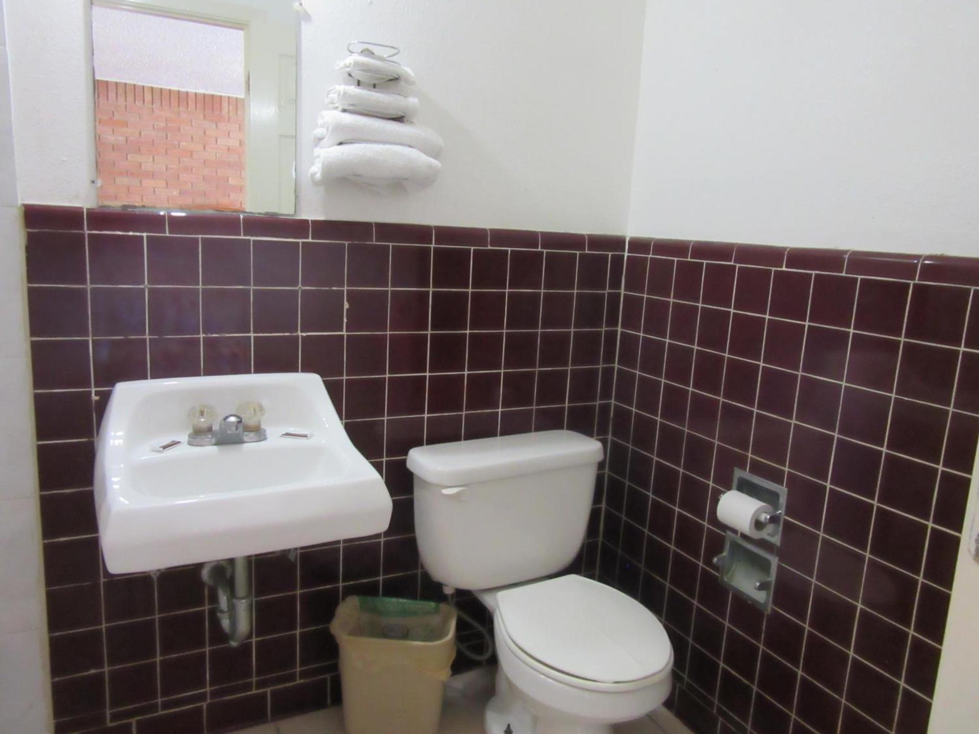 Relax Inn Tyler photo 22
