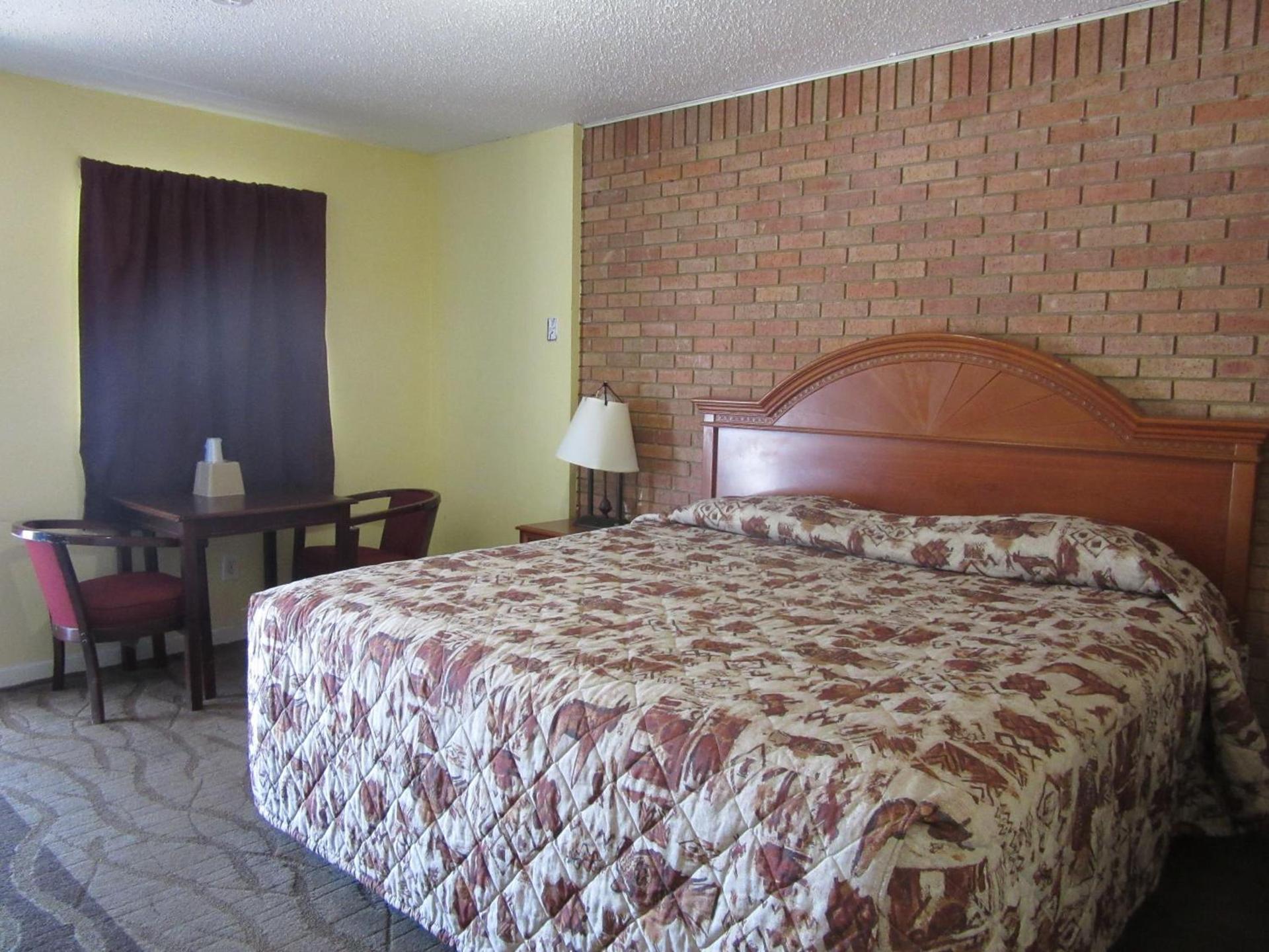 Relax Inn Tyler photo 18