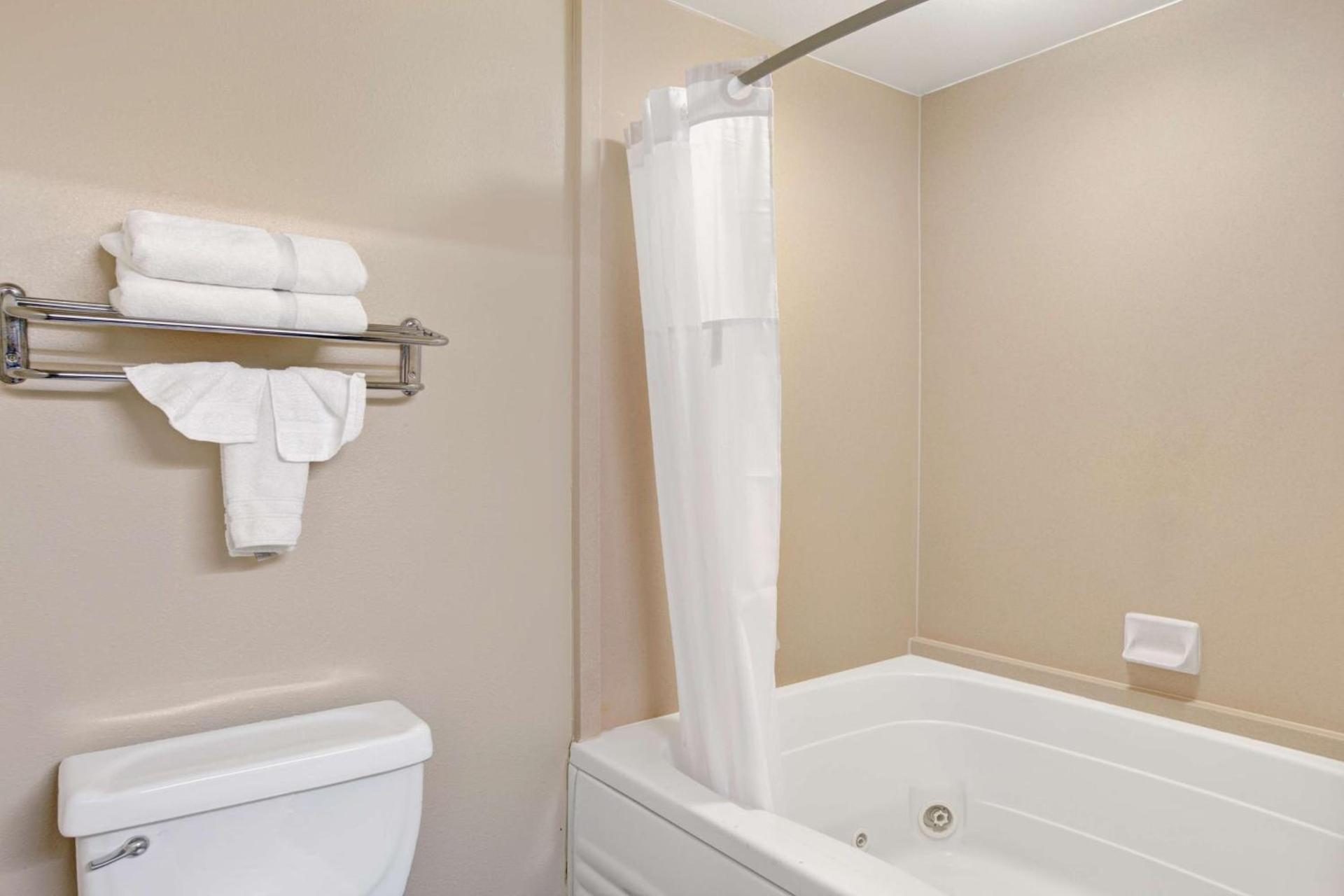 Ramada Limited and Suites San Francisco Airport photo 21