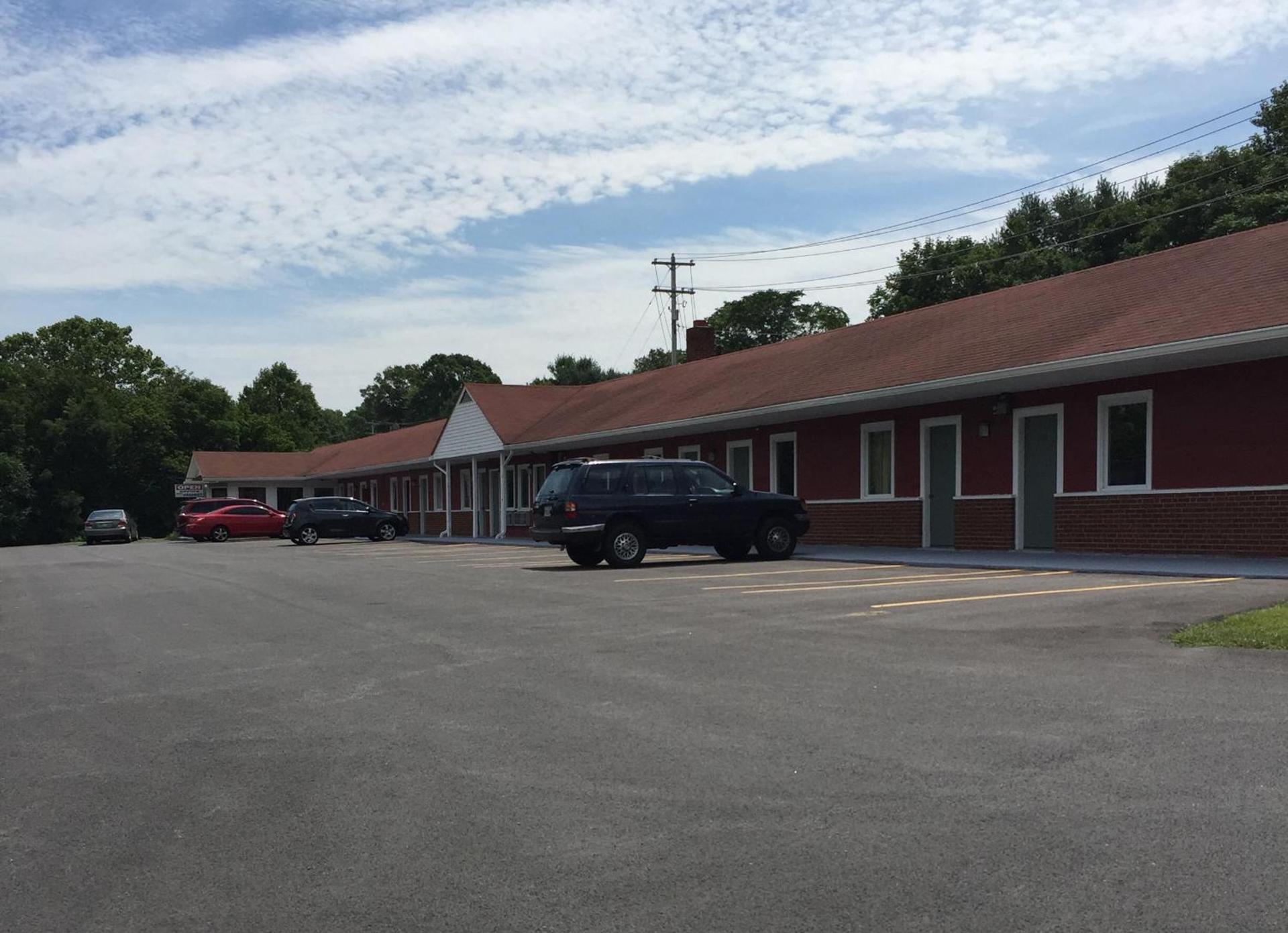 Budget Inn Mount Airy photo 1