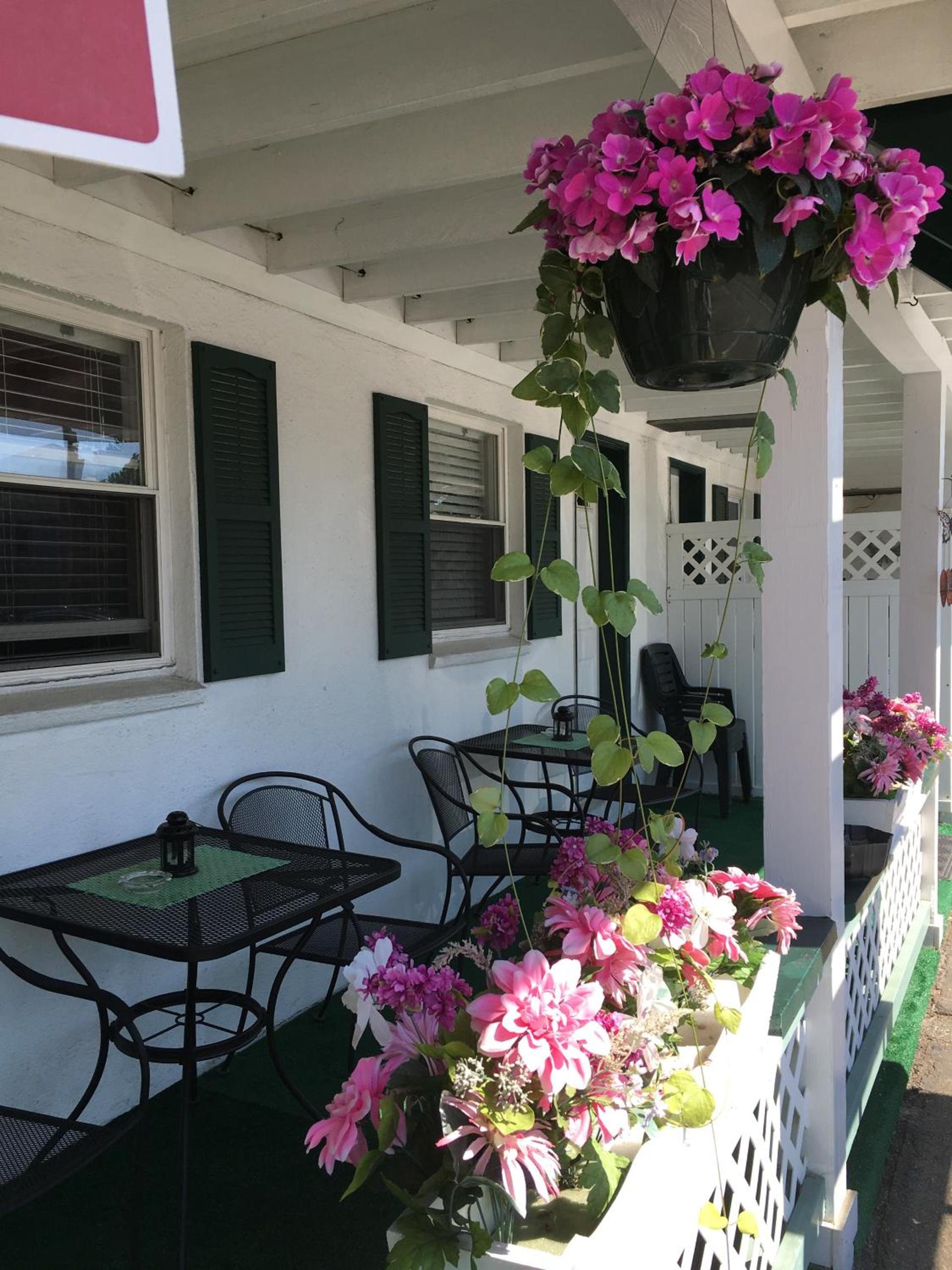 Crosswinds Motel photo 79