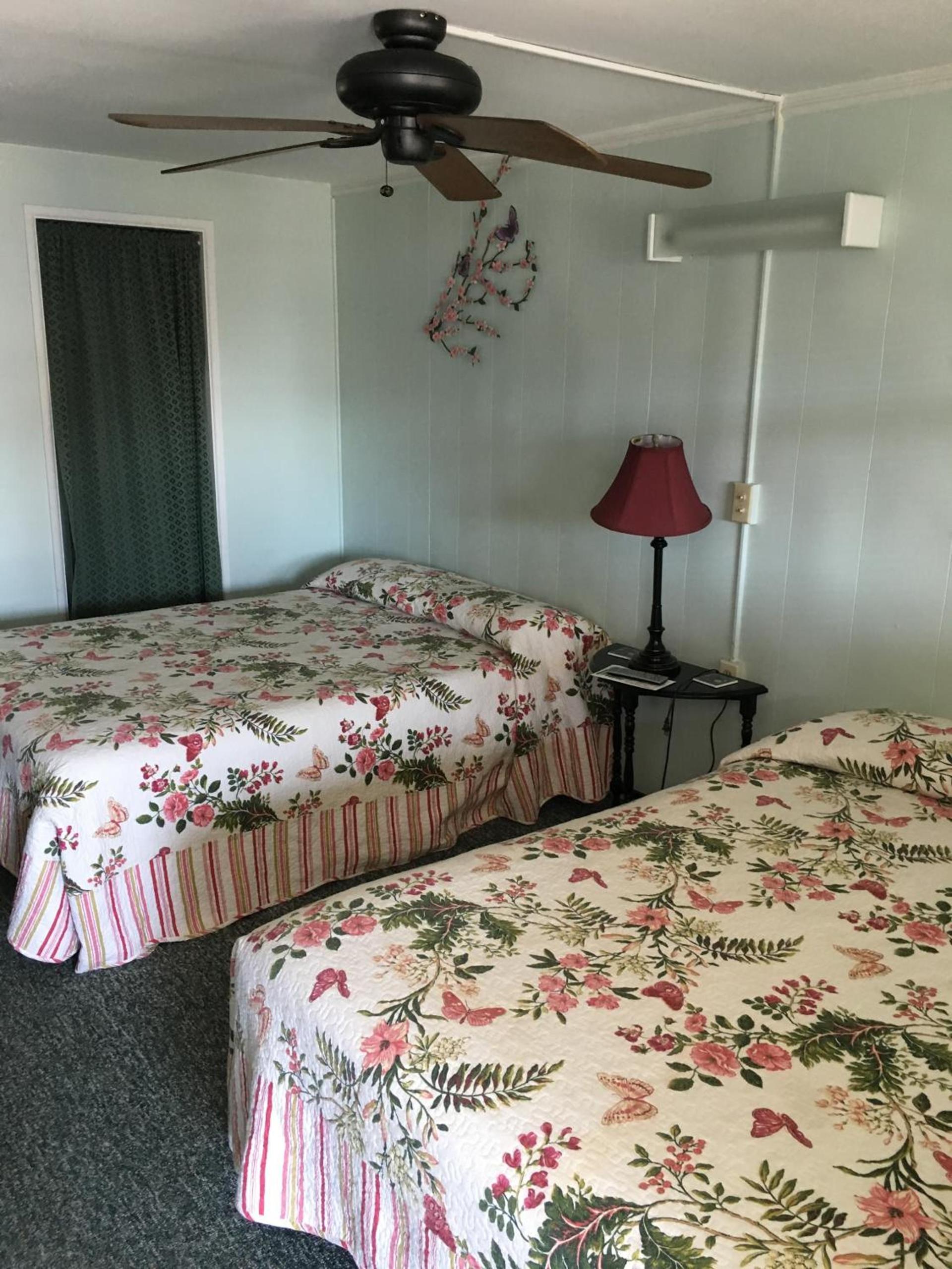 Crosswinds Motel photo 89