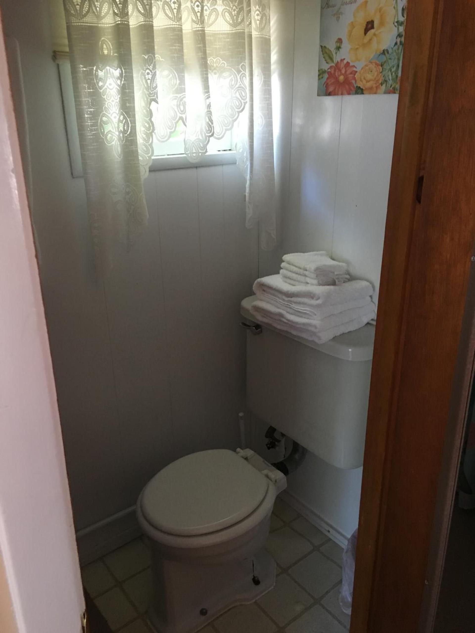 Crosswinds Motel photo 48