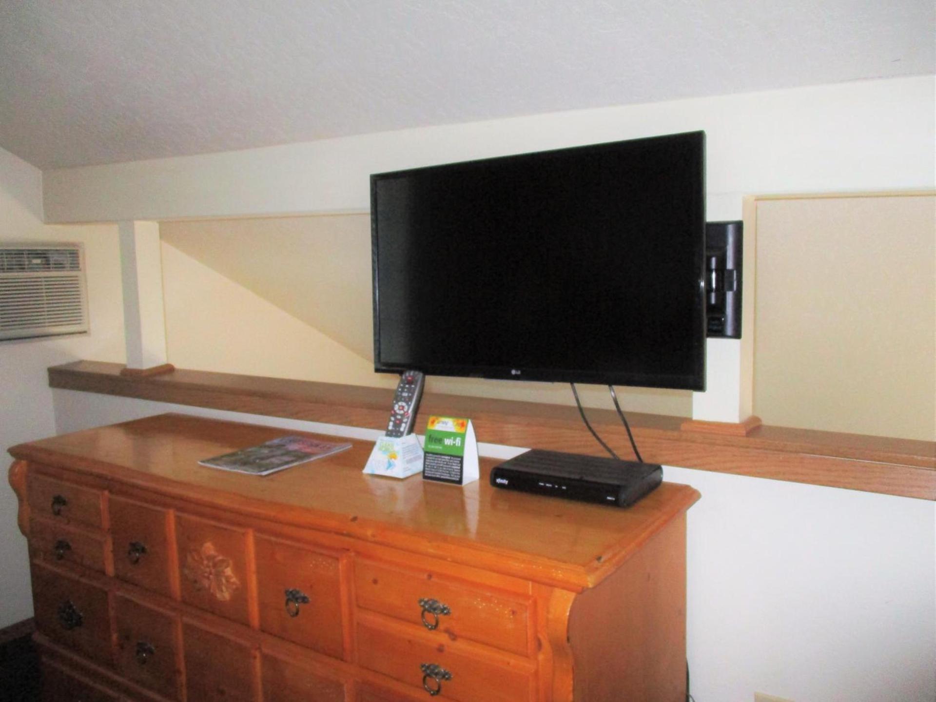 Turning Leaf Townhome Suites photo 7