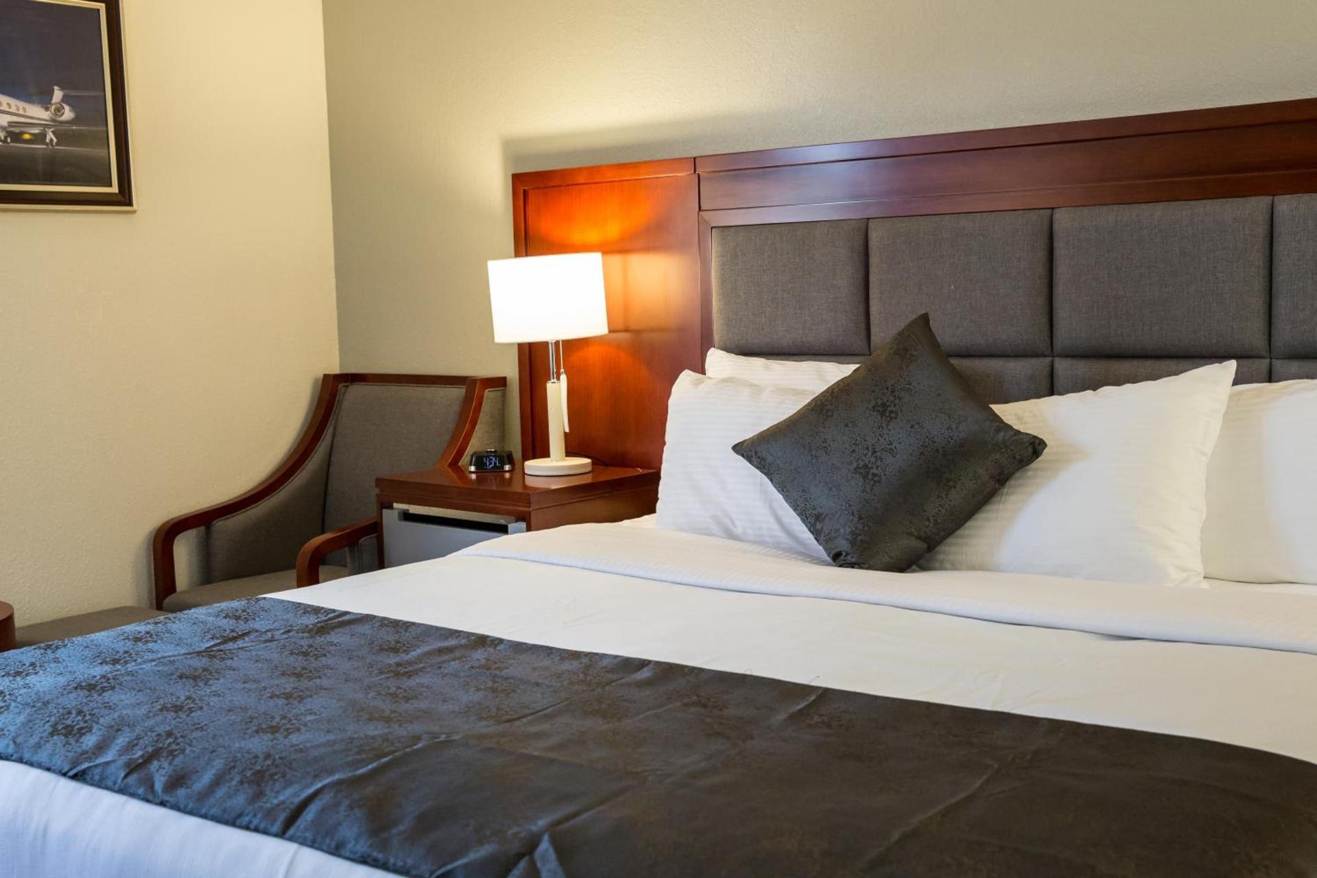Ramada Plaza by Wyndham Chicago North Shore photo 10