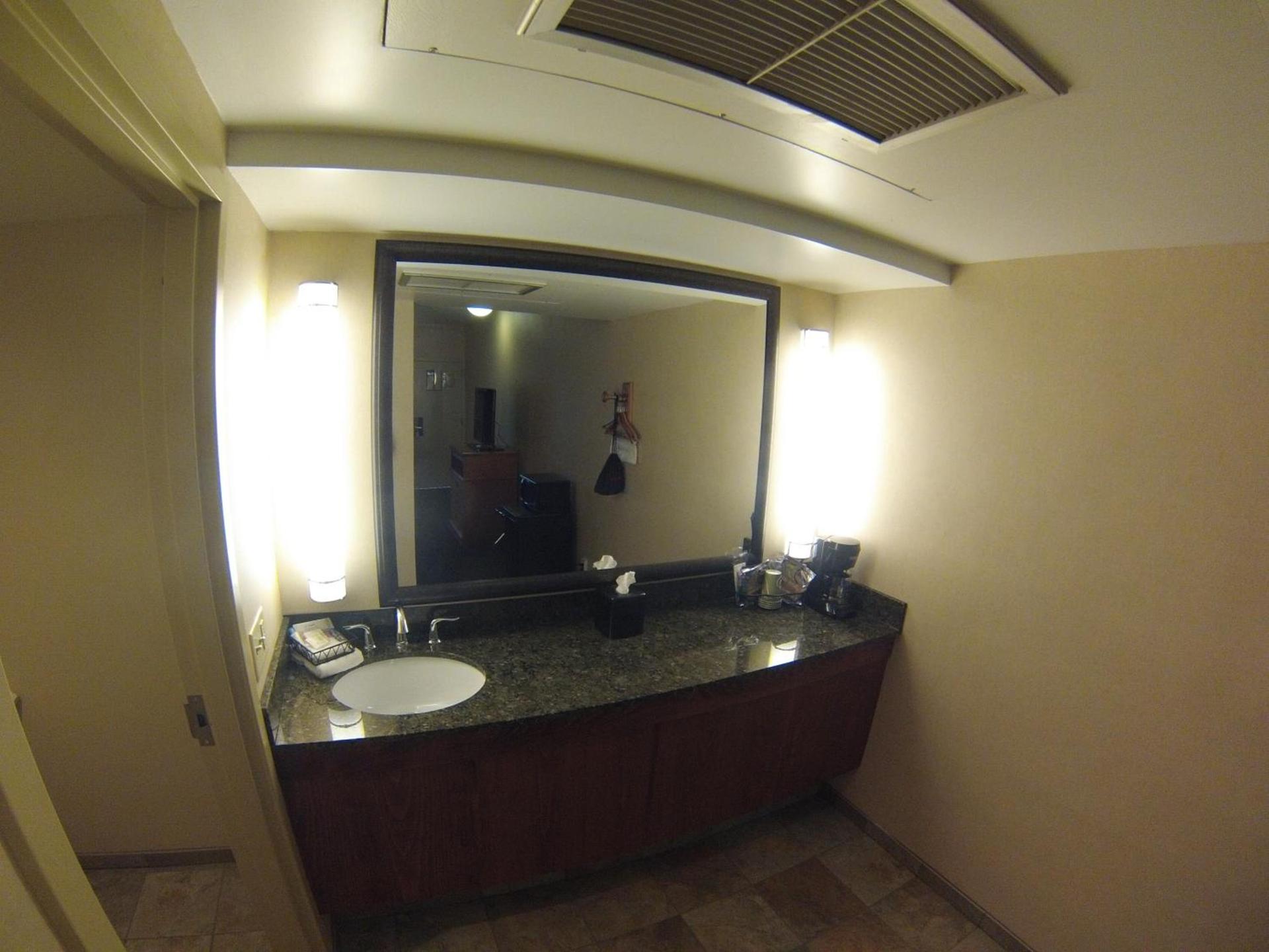 The Biltmore Hotel & Suites Main Avenue photo 2