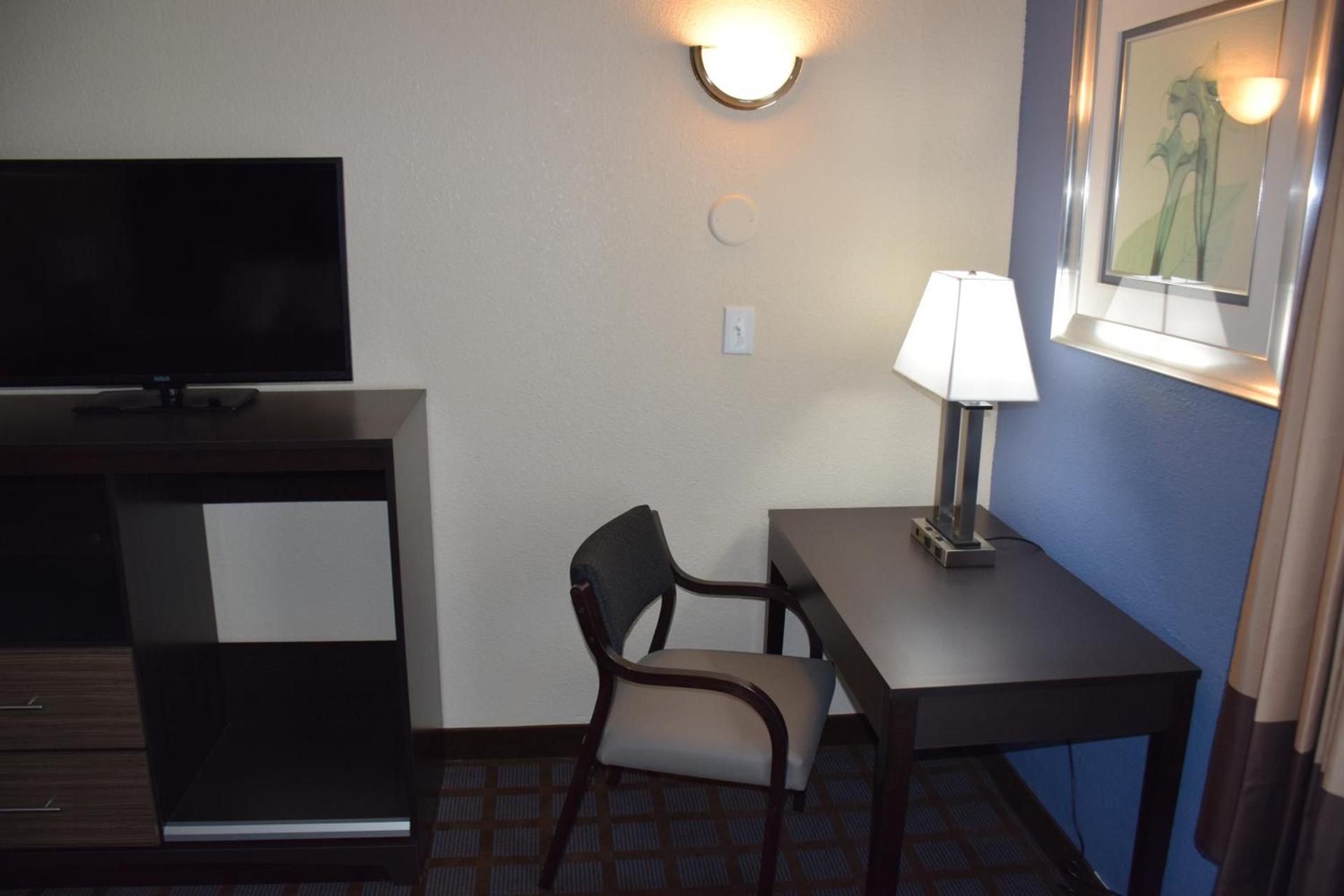 Hawthorn Suites by Wyndham Columbia photo 4