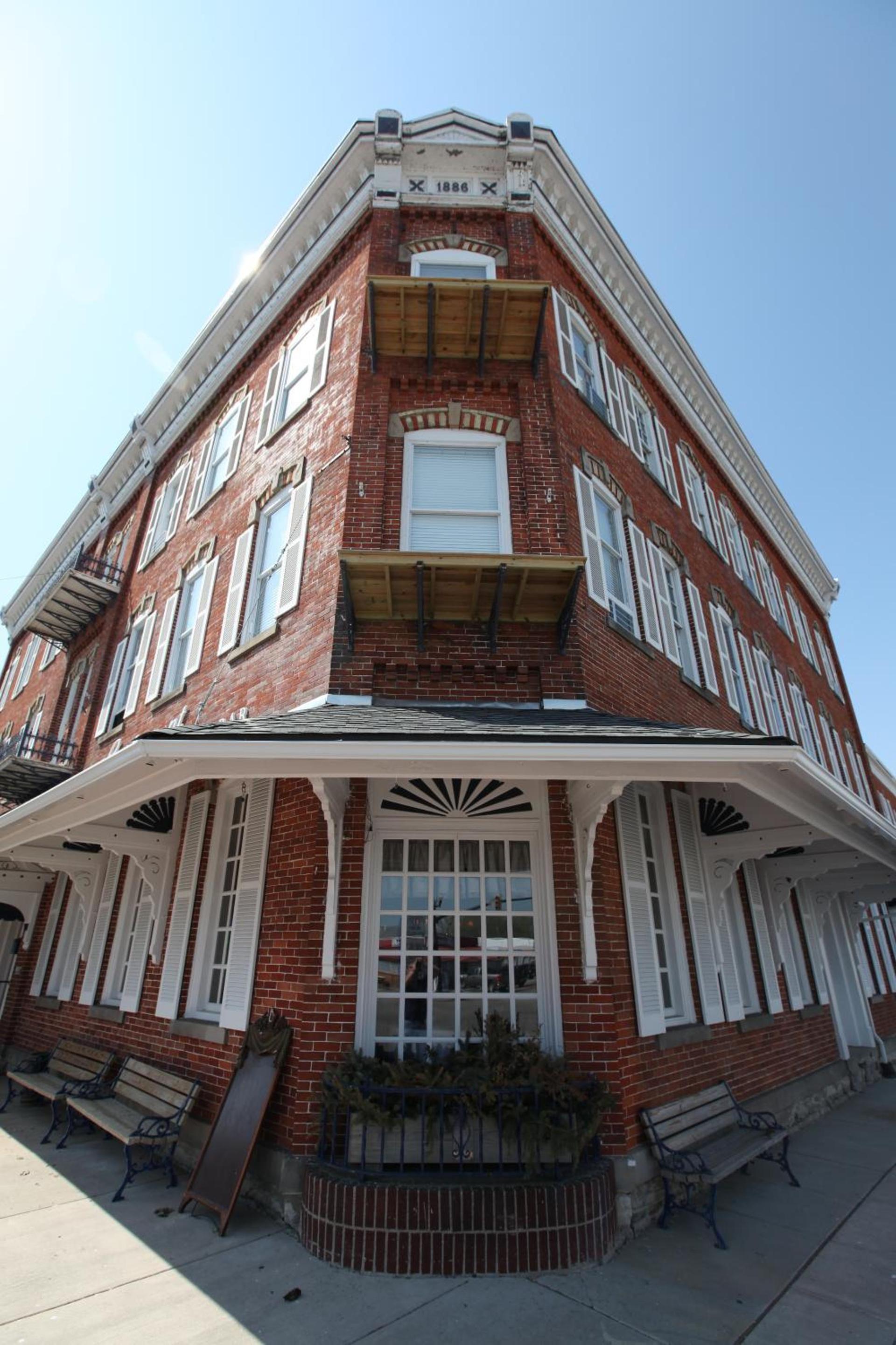 The Island House Hotel — hotel in Port Clinton