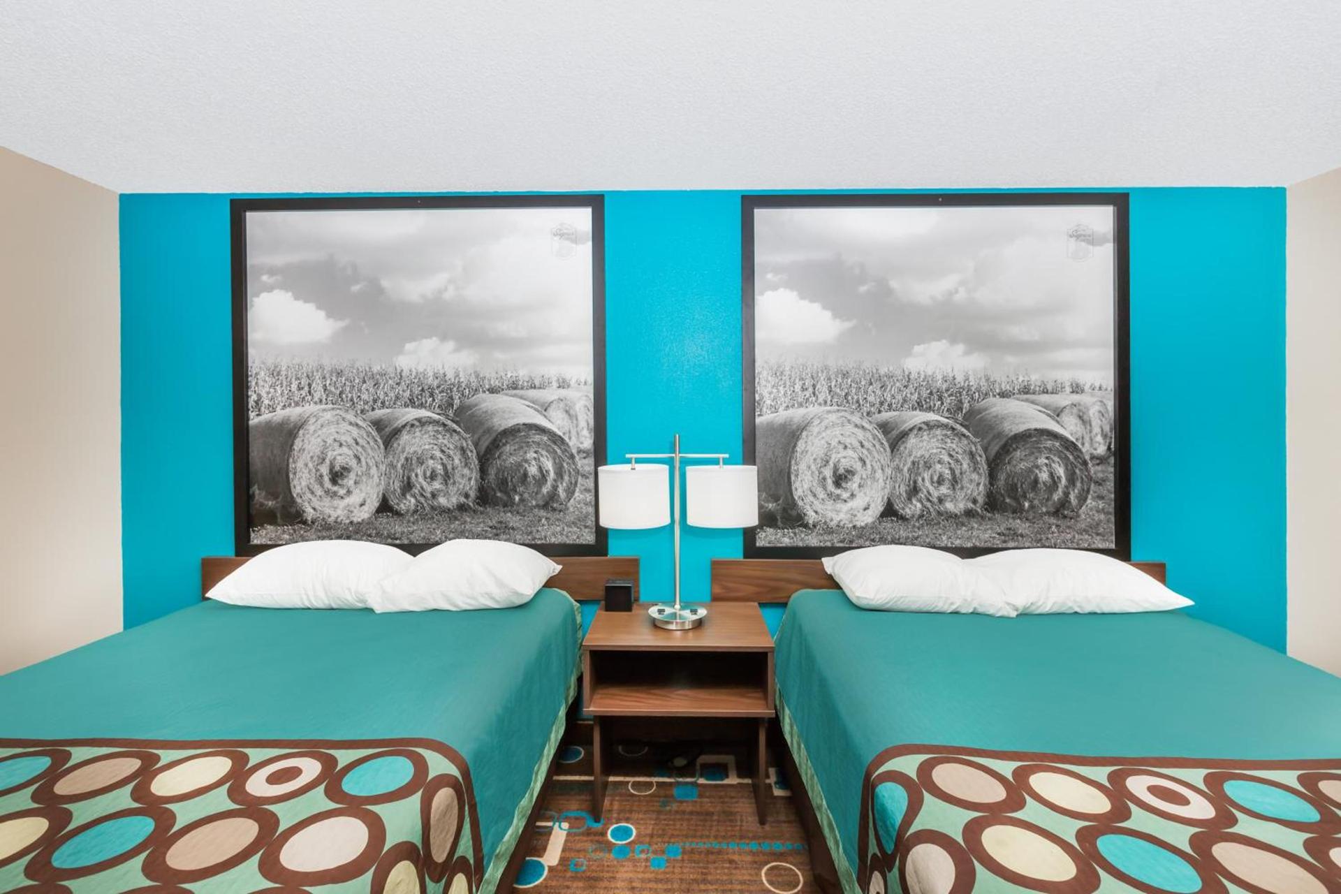Super 8 by Wyndham Spencer photo 10