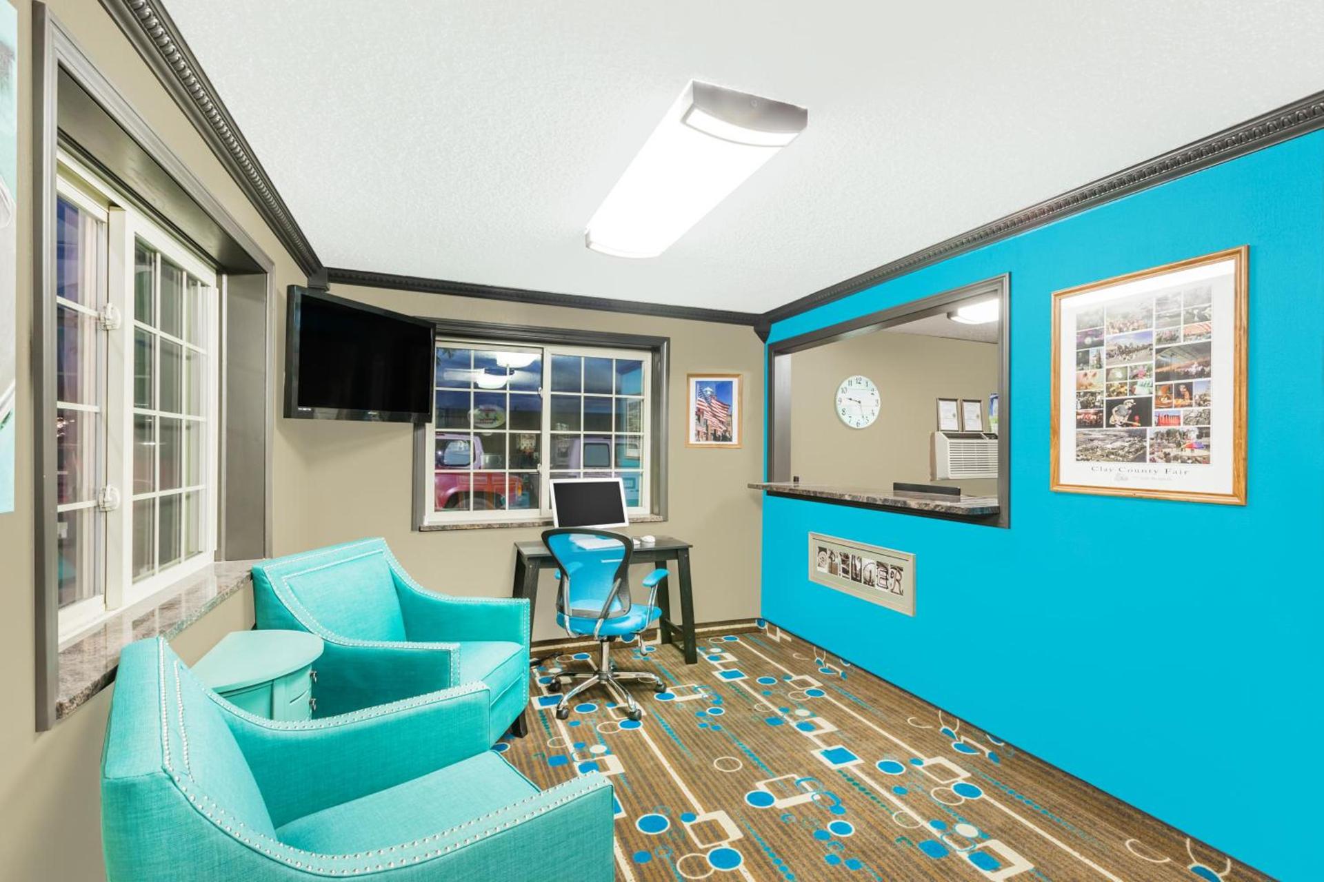 Super 8 by Wyndham Spencer photo 22