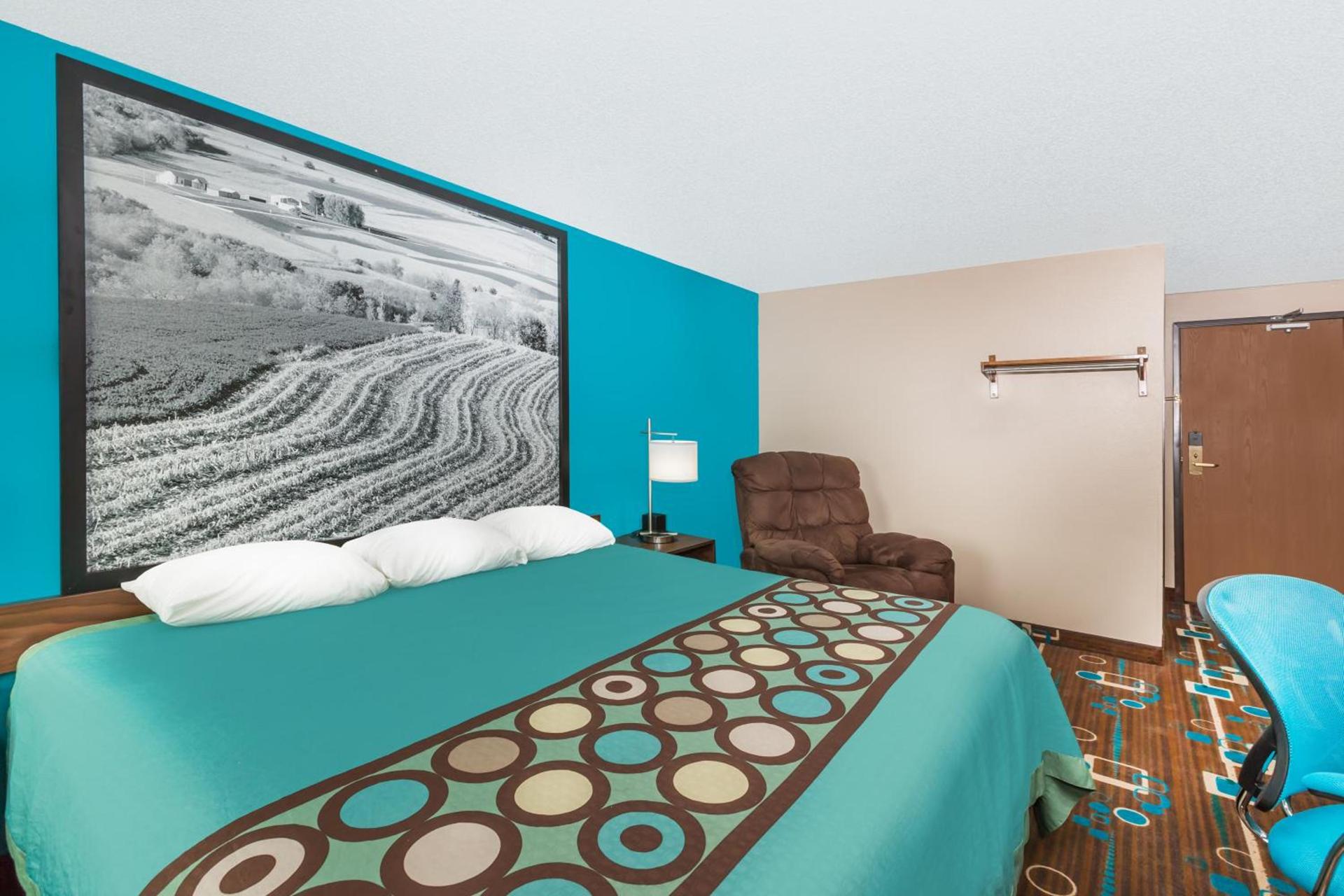 Super 8 by Wyndham Spencer photo 6