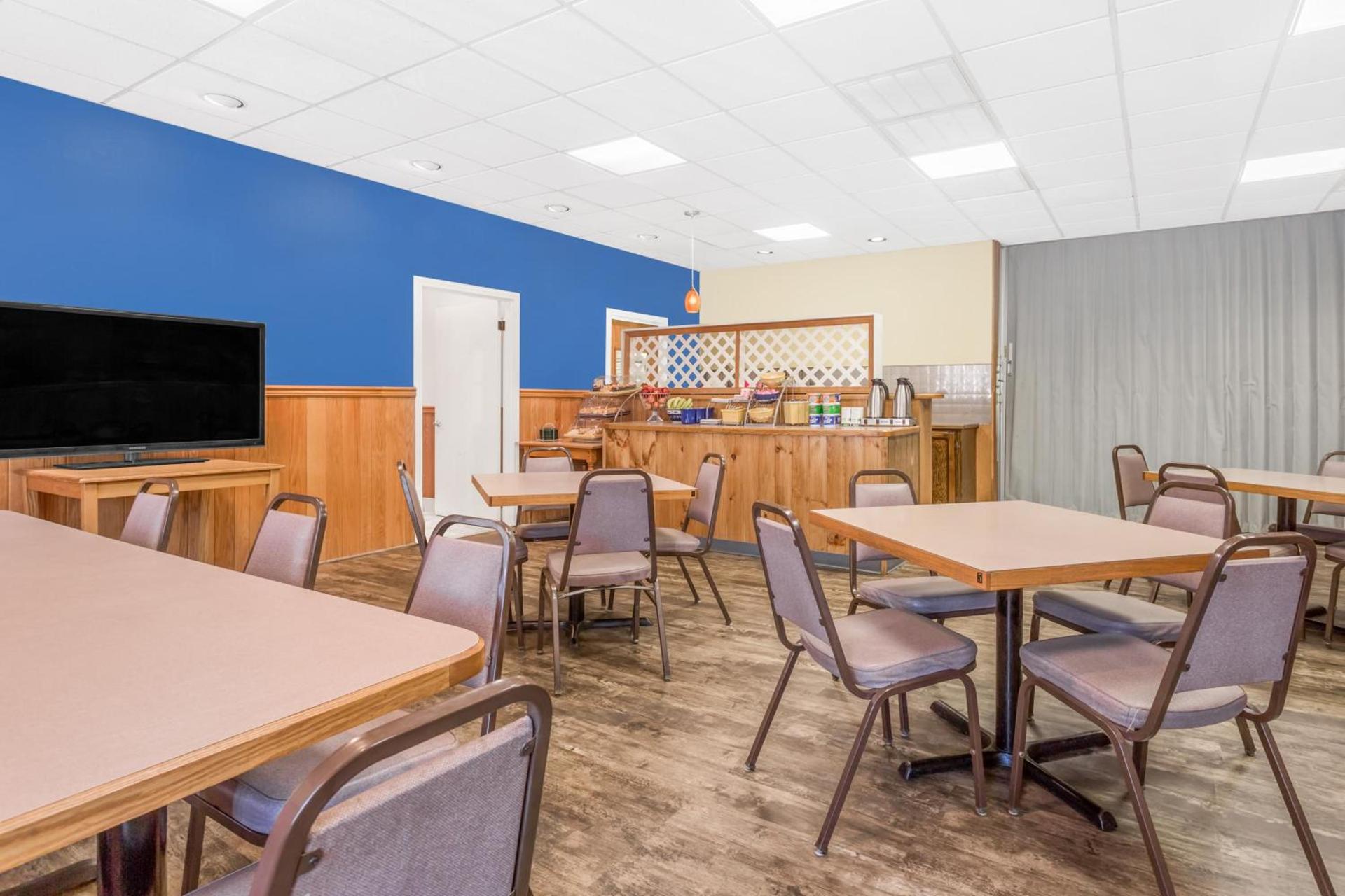 Days Inn by Wyndham Jefferson photo 28