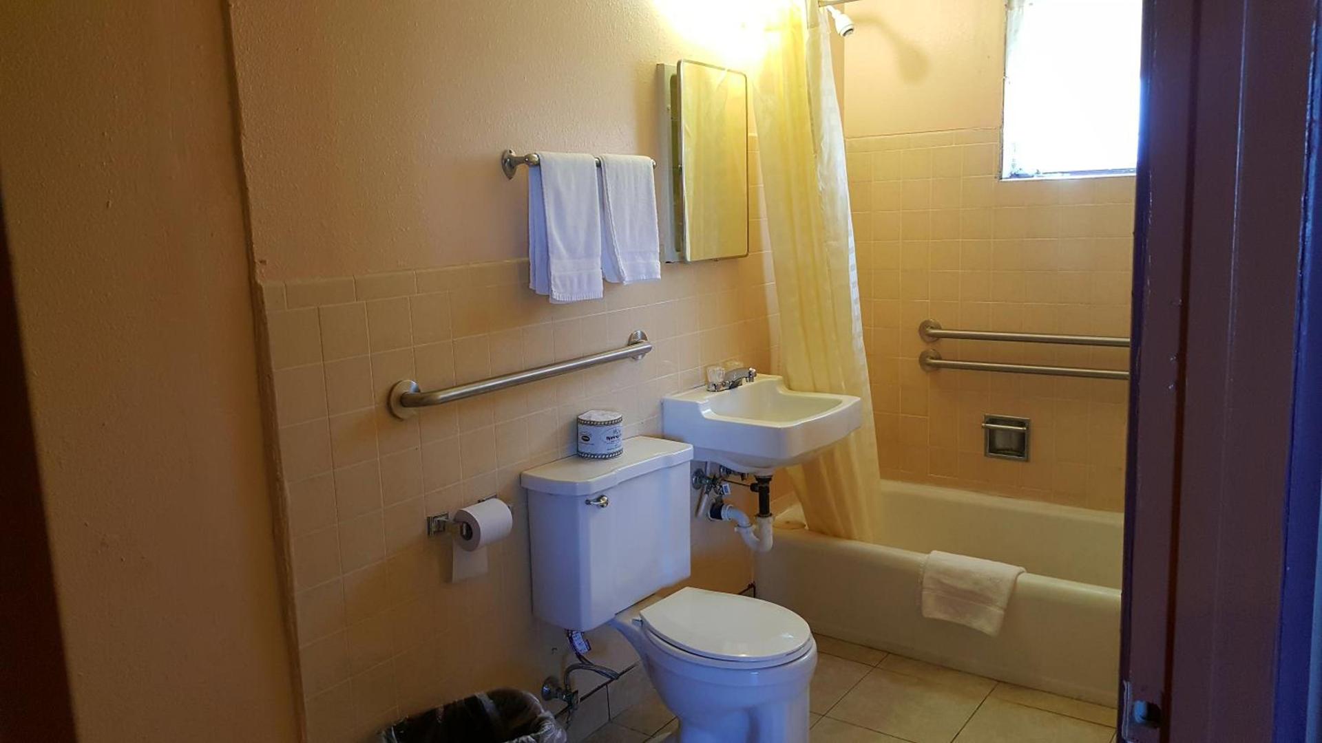 Westernaire Motel photo 32