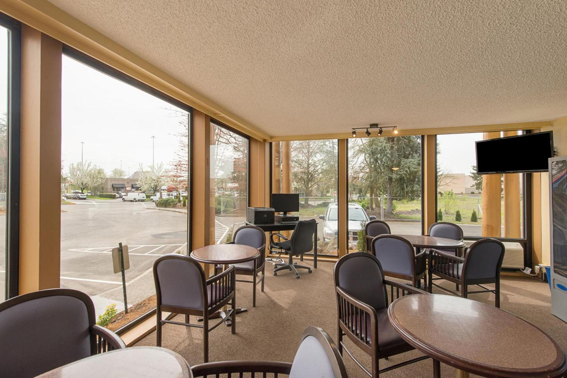 Rodeway Inn & Suites Portland - Jantzen Beach photo 43