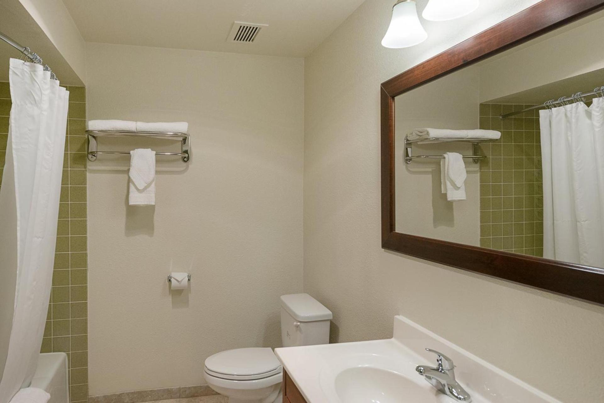 Rodeway Inn & Suites Portland - Jantzen Beach photo 40