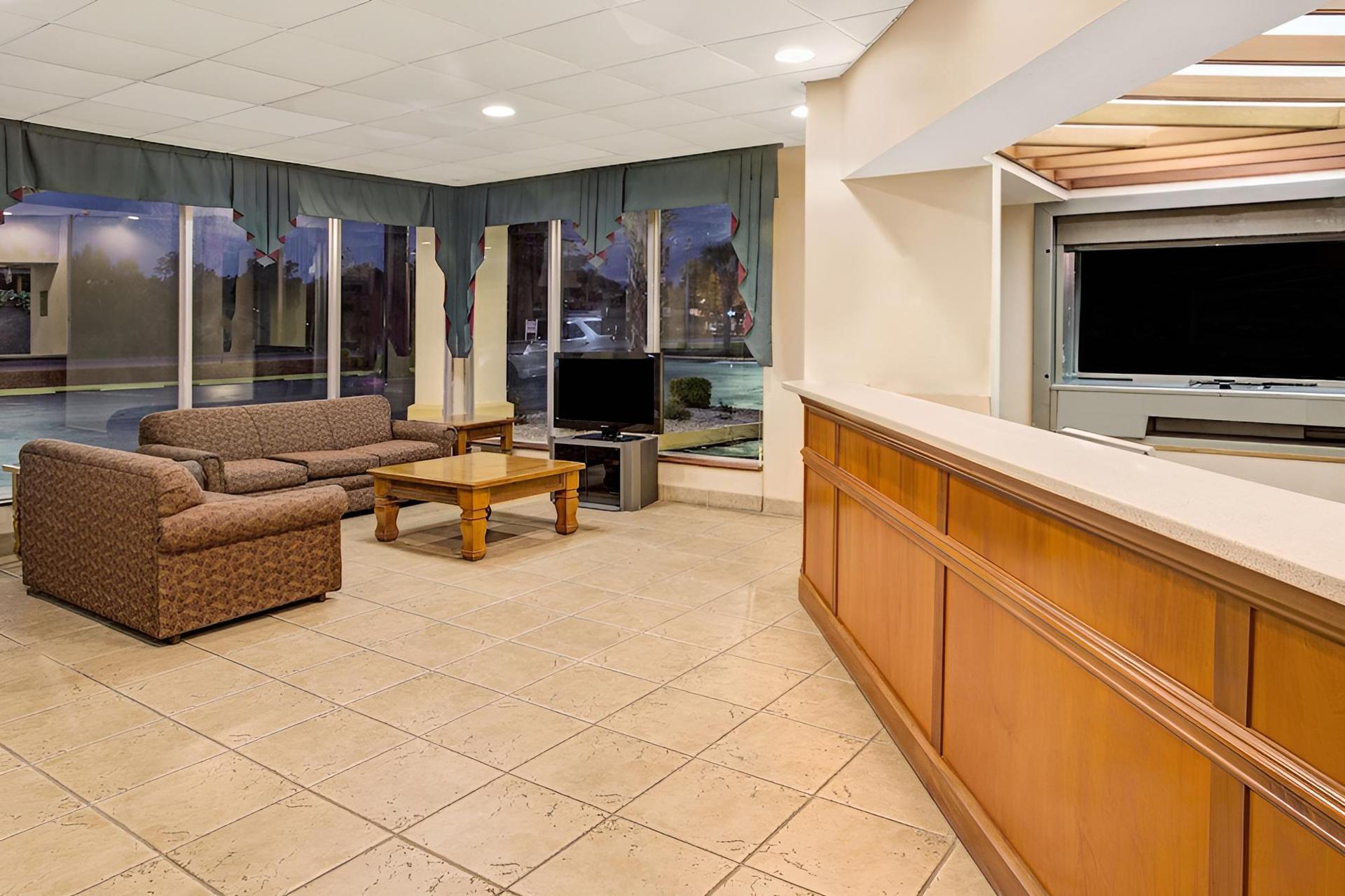 Ramada by Wyndham Walterboro photo 15
