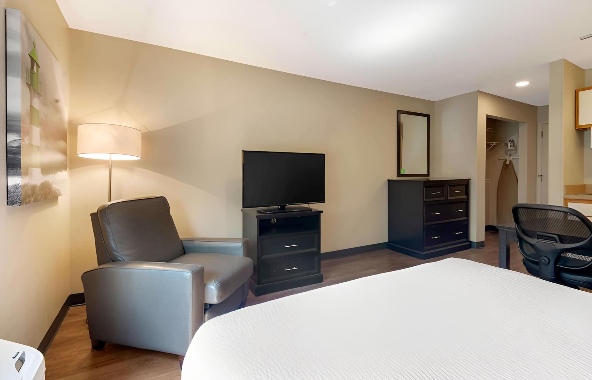 Extended Stay America Select Suites Charlotte University E photo 11