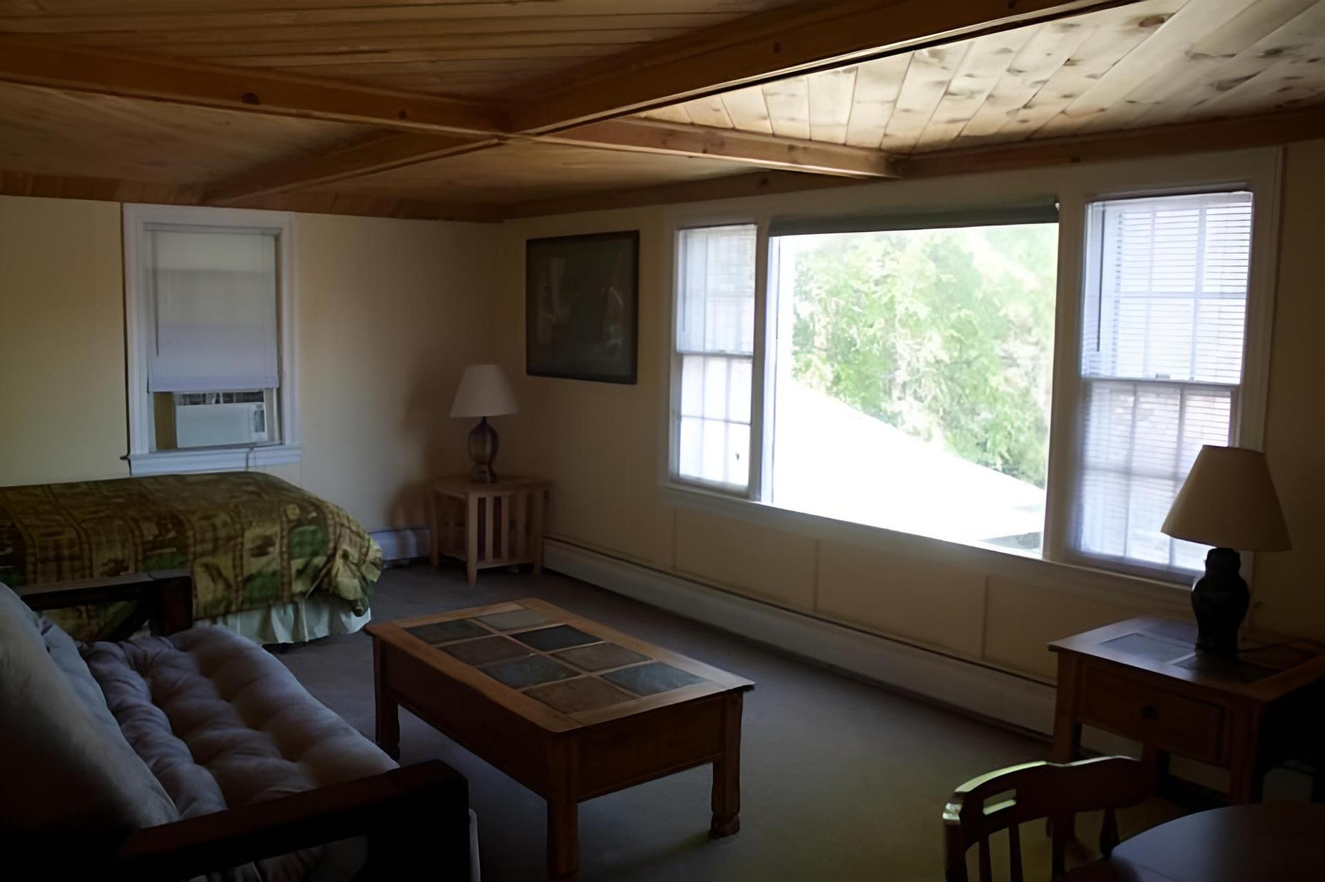 Shore Meadows Motel photo 10