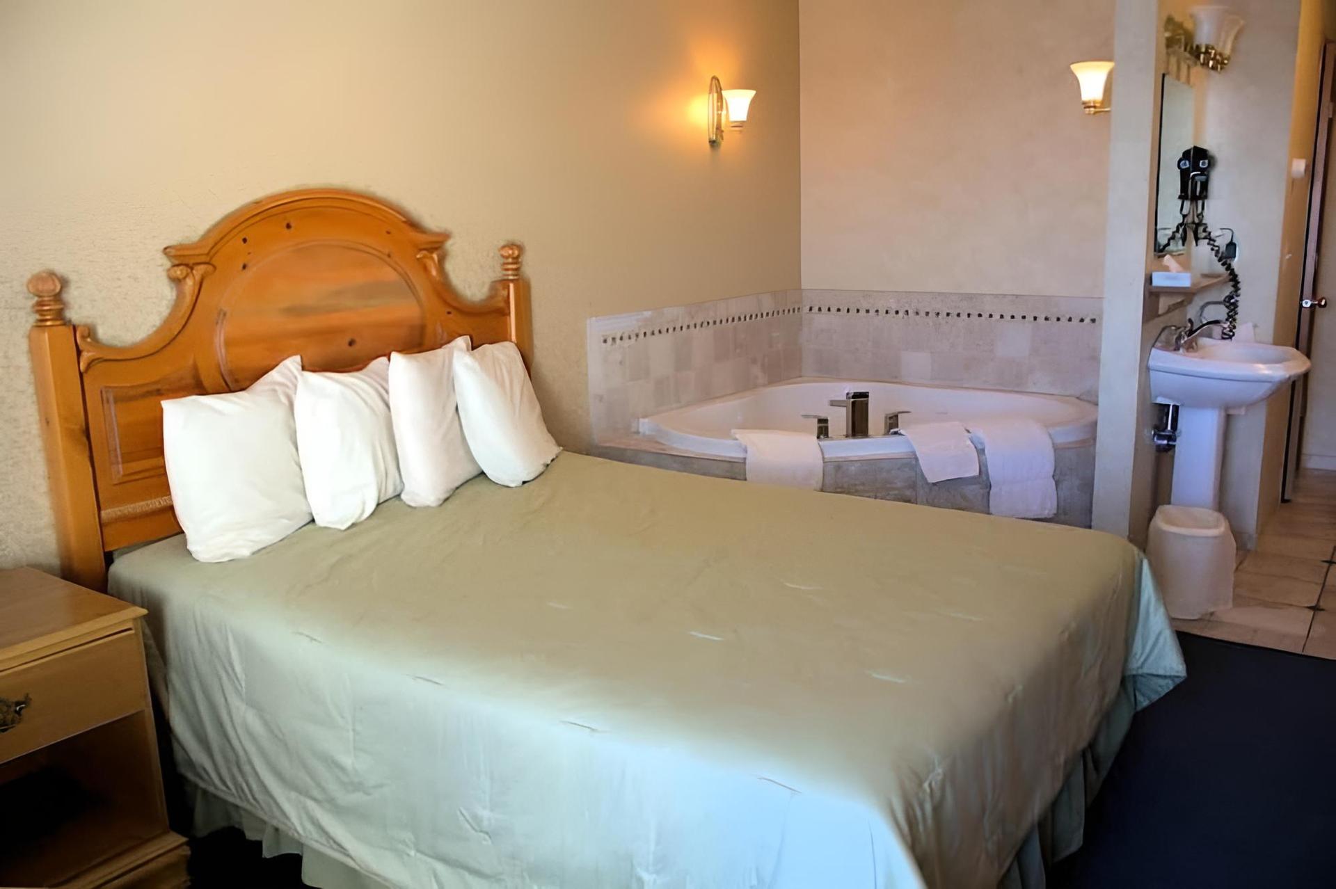 Pier Plaza Lodging photo 13