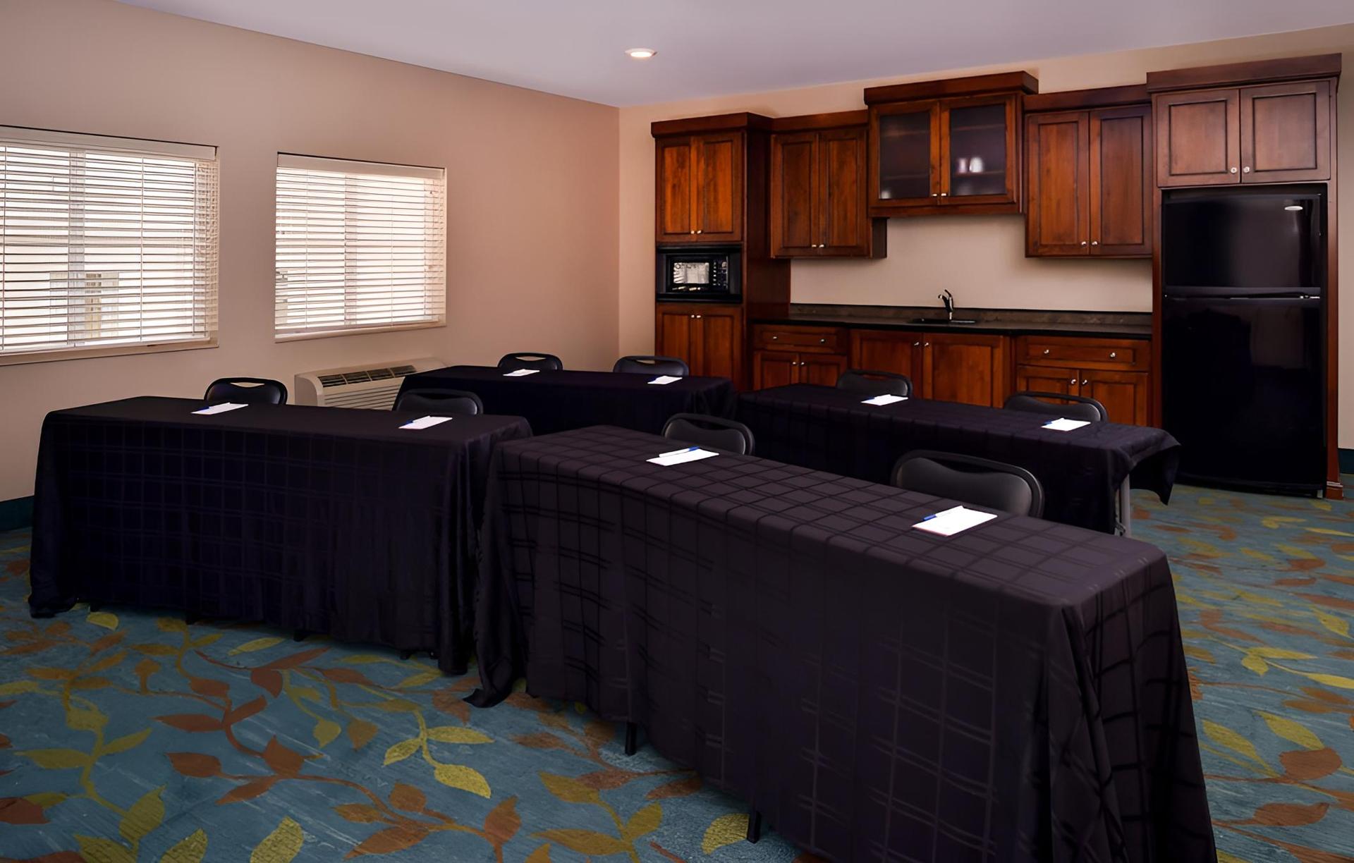 Candlewood Suites Bloomington, an IHG Hotel photo 16