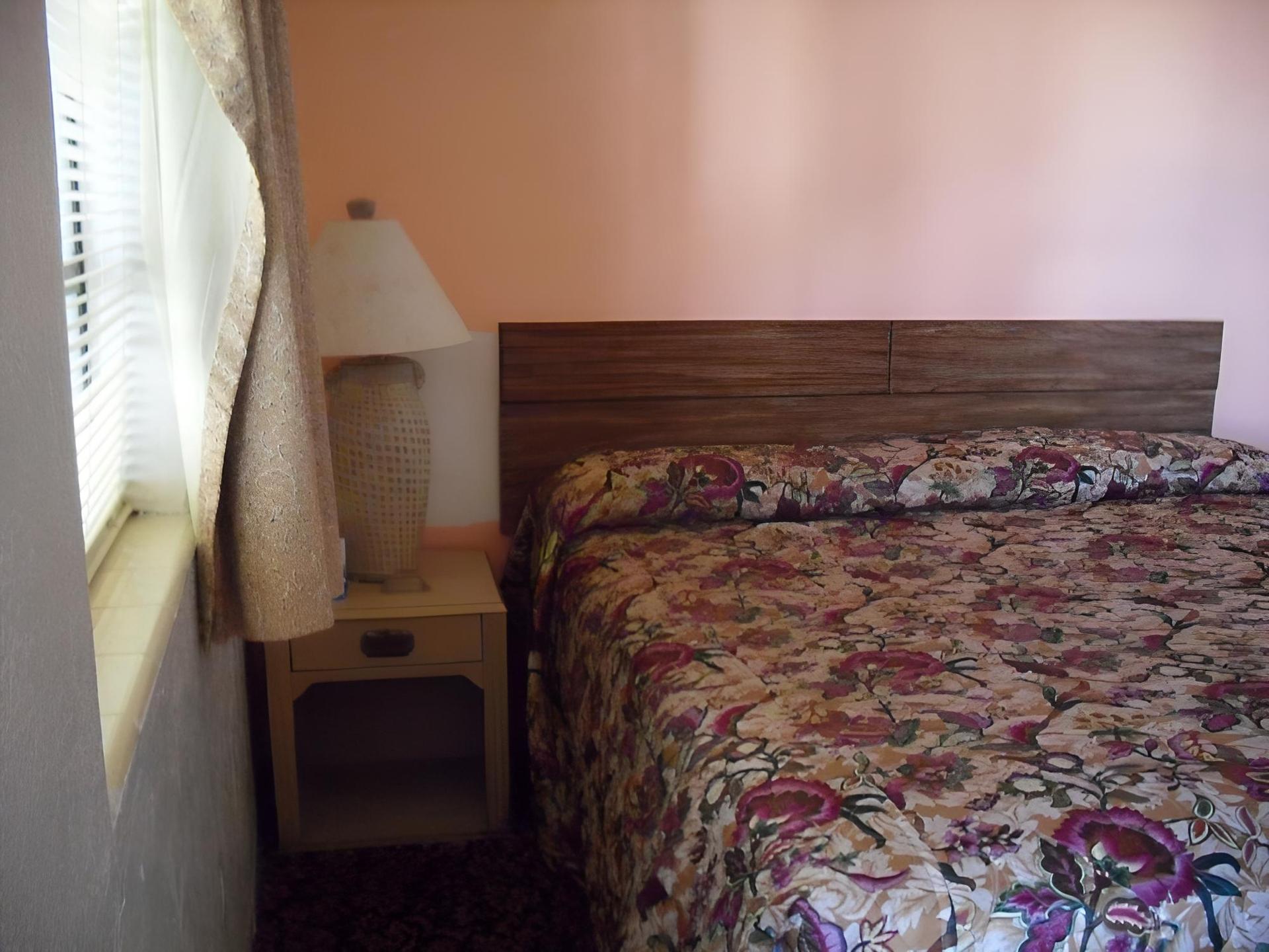 Shore Winds Motel photo 38
