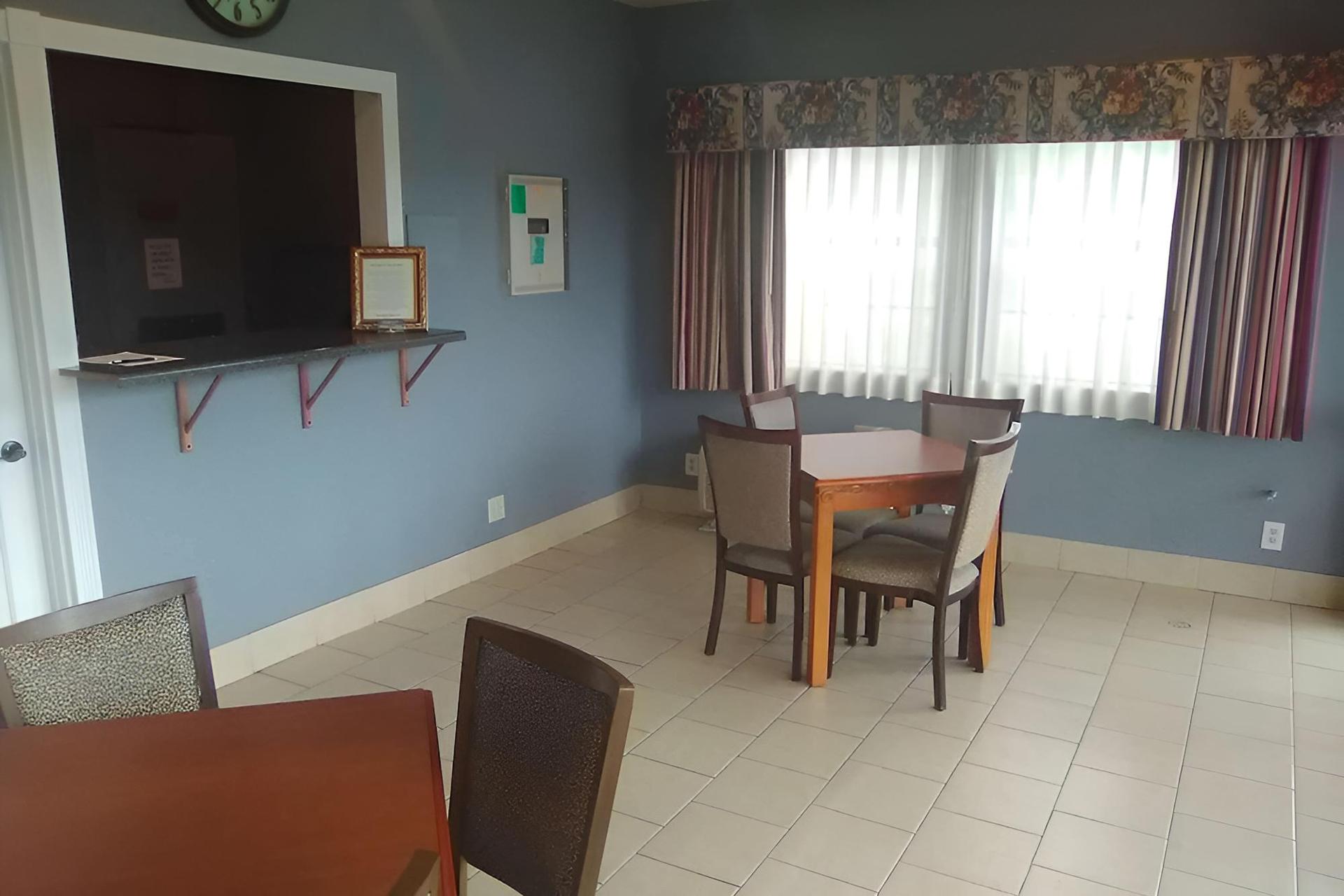 Super 8 by Wyndham Kiowa photo 3