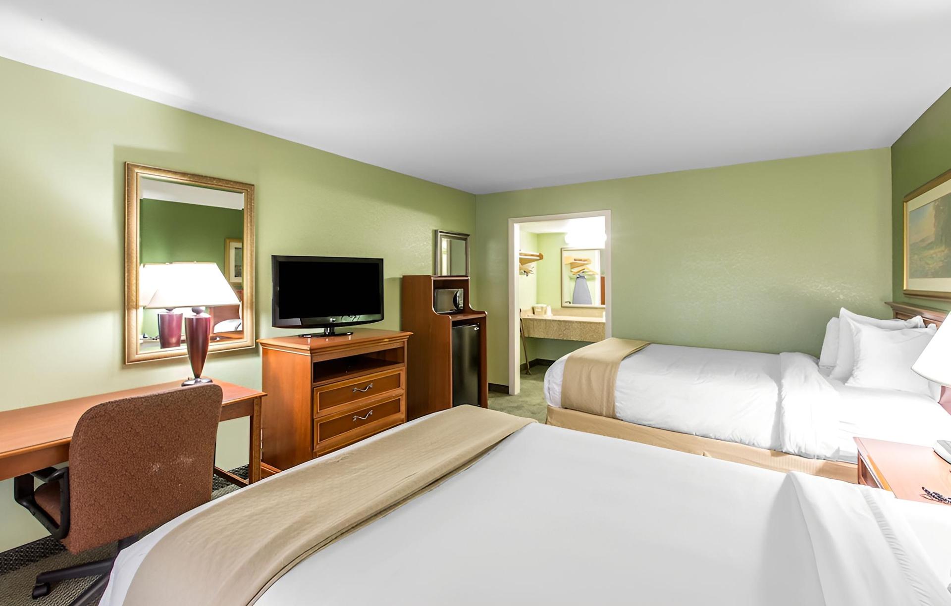Quality Inn & Suites photo 16