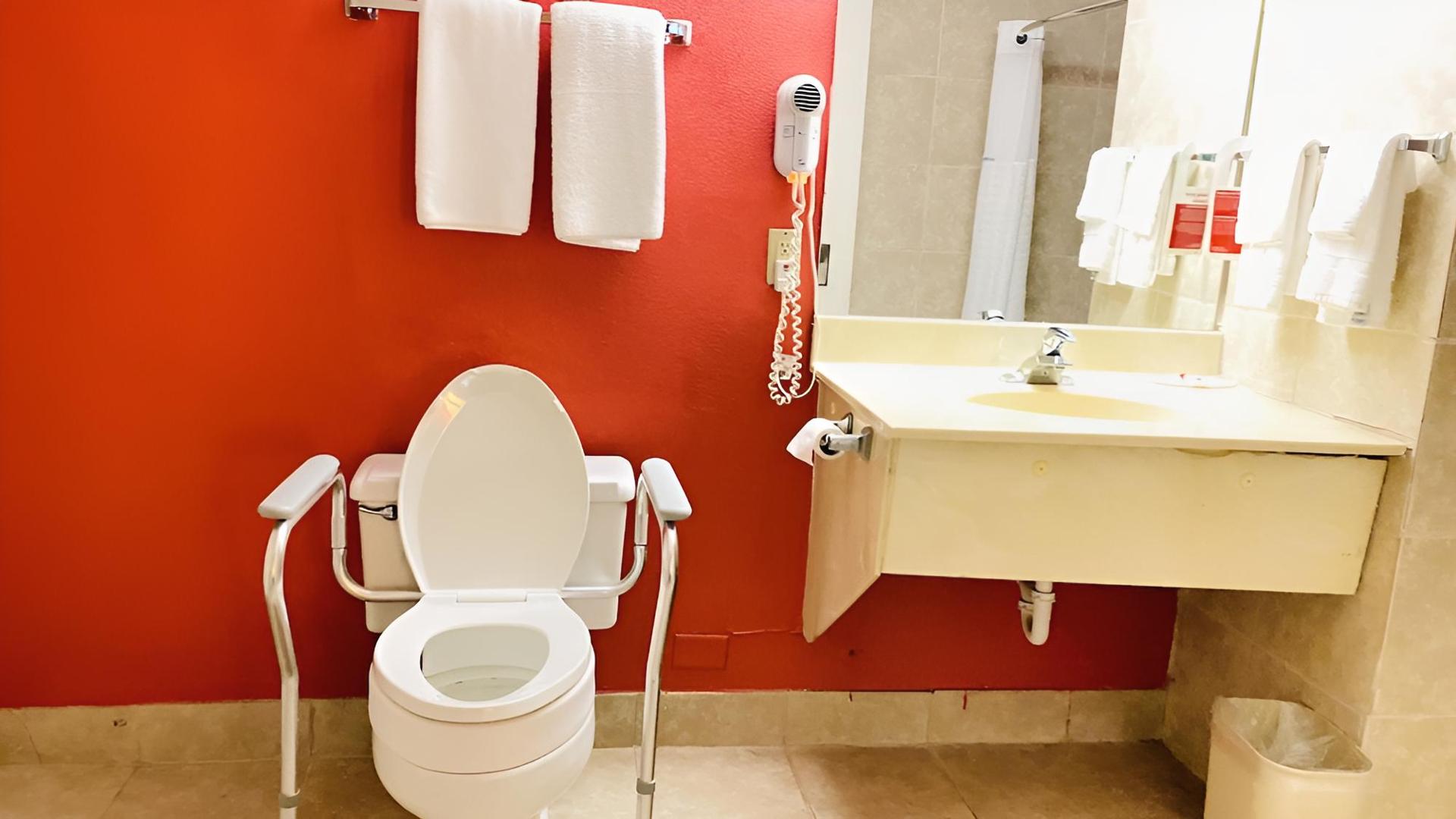 Ramada by Wyndham Walterboro photo 51