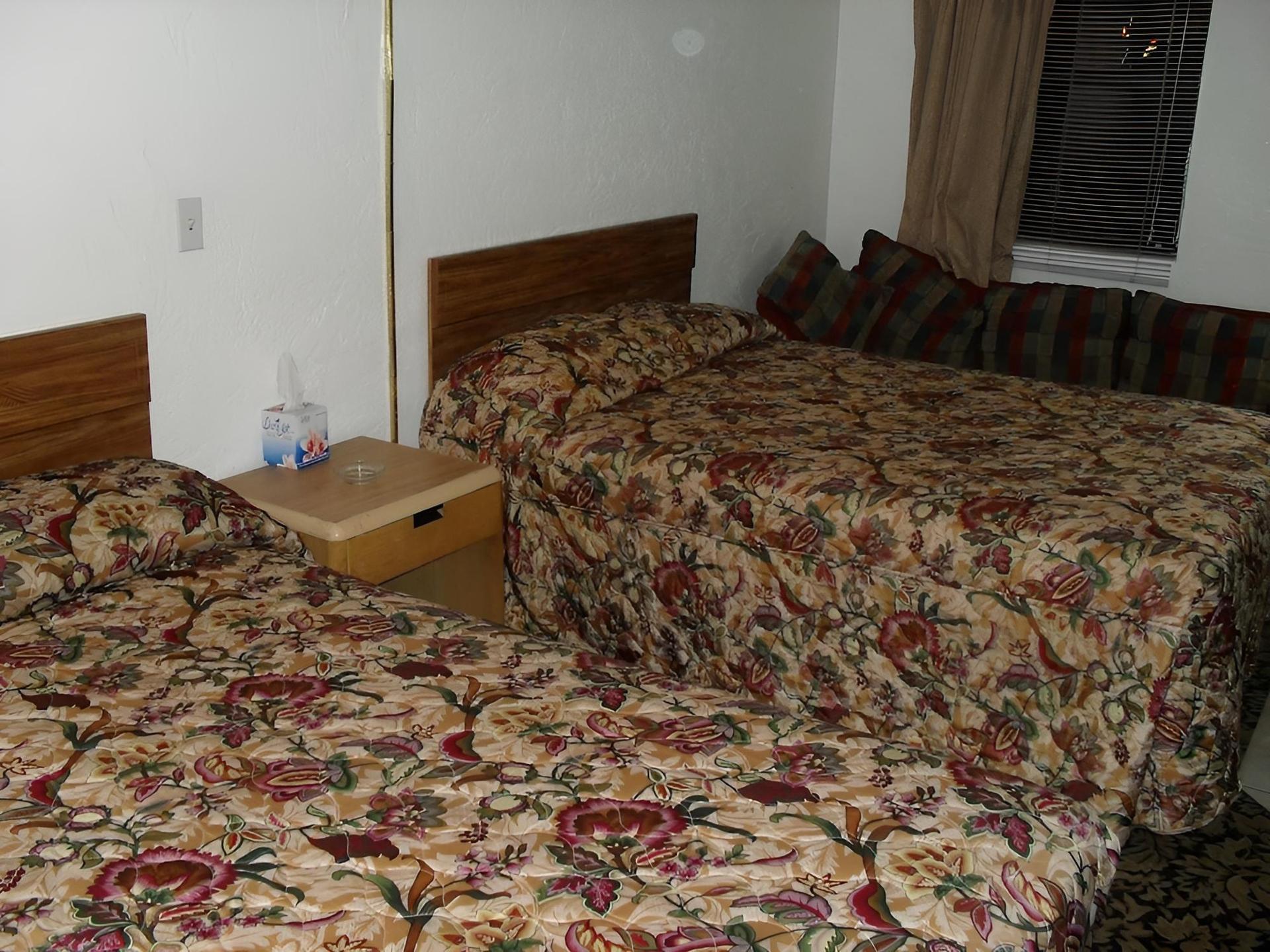 Shore Winds Motel photo 23