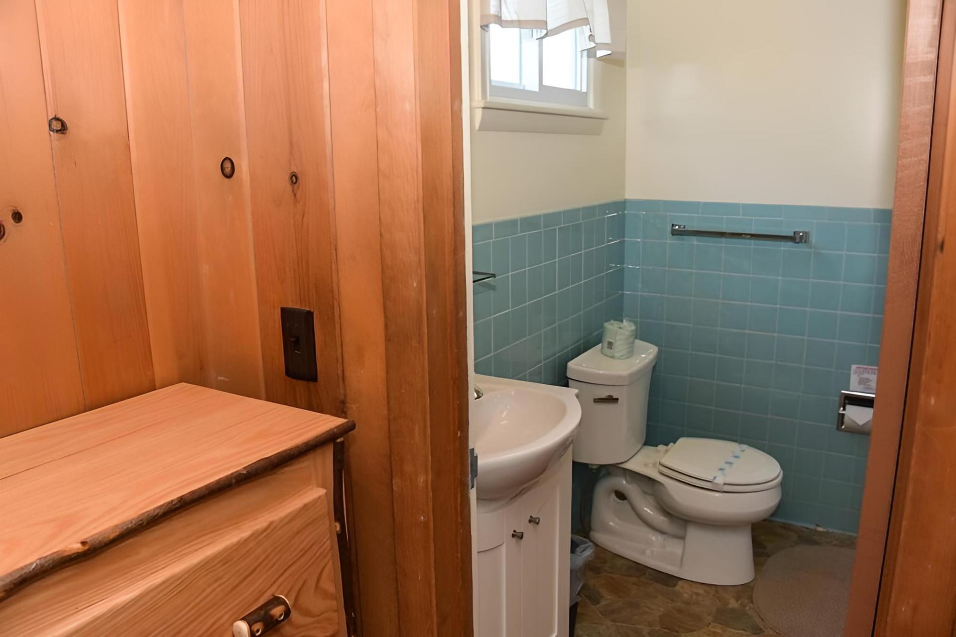 Shore Meadows Motel photo 16