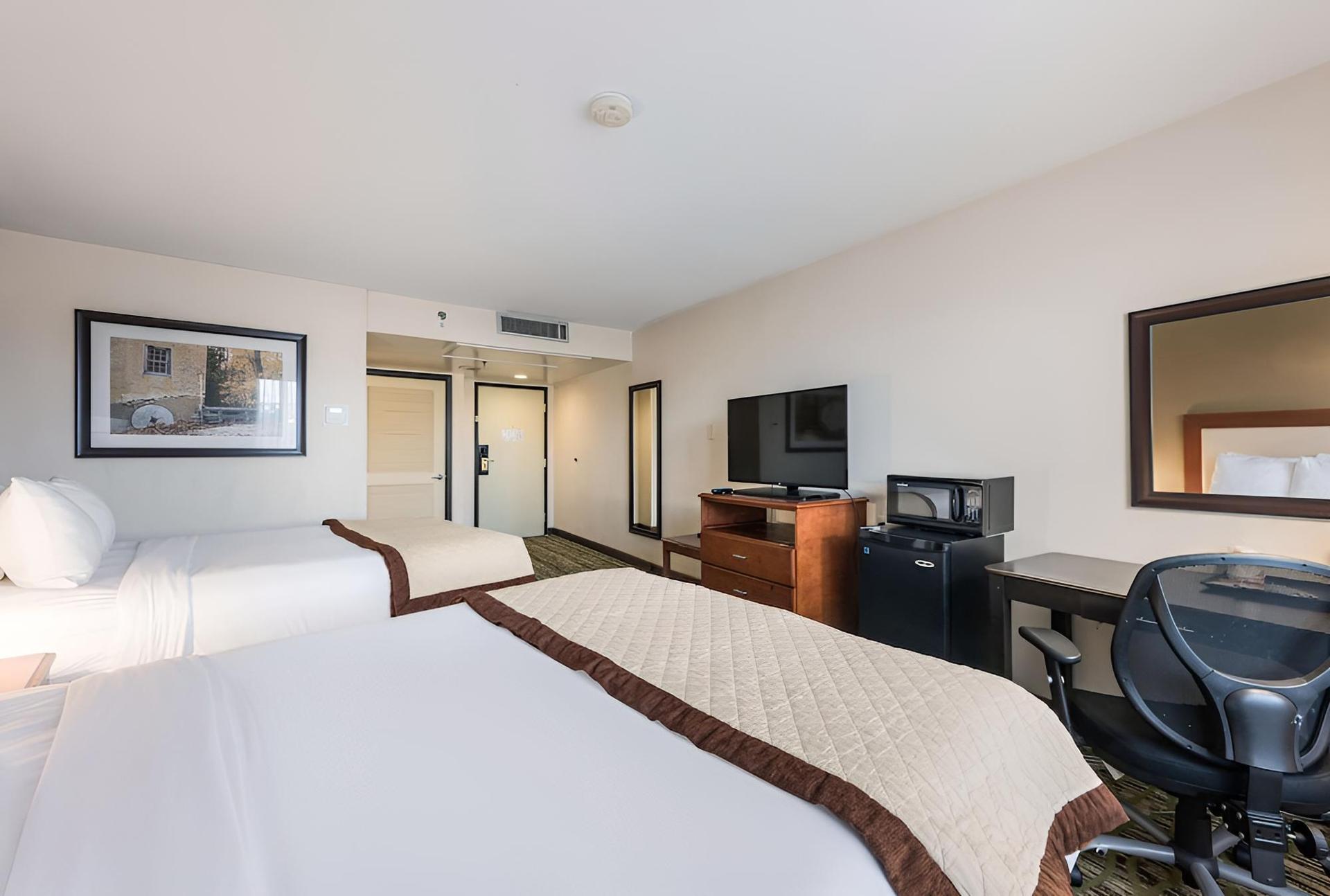 Clarion Hotel & Suites photo 9
