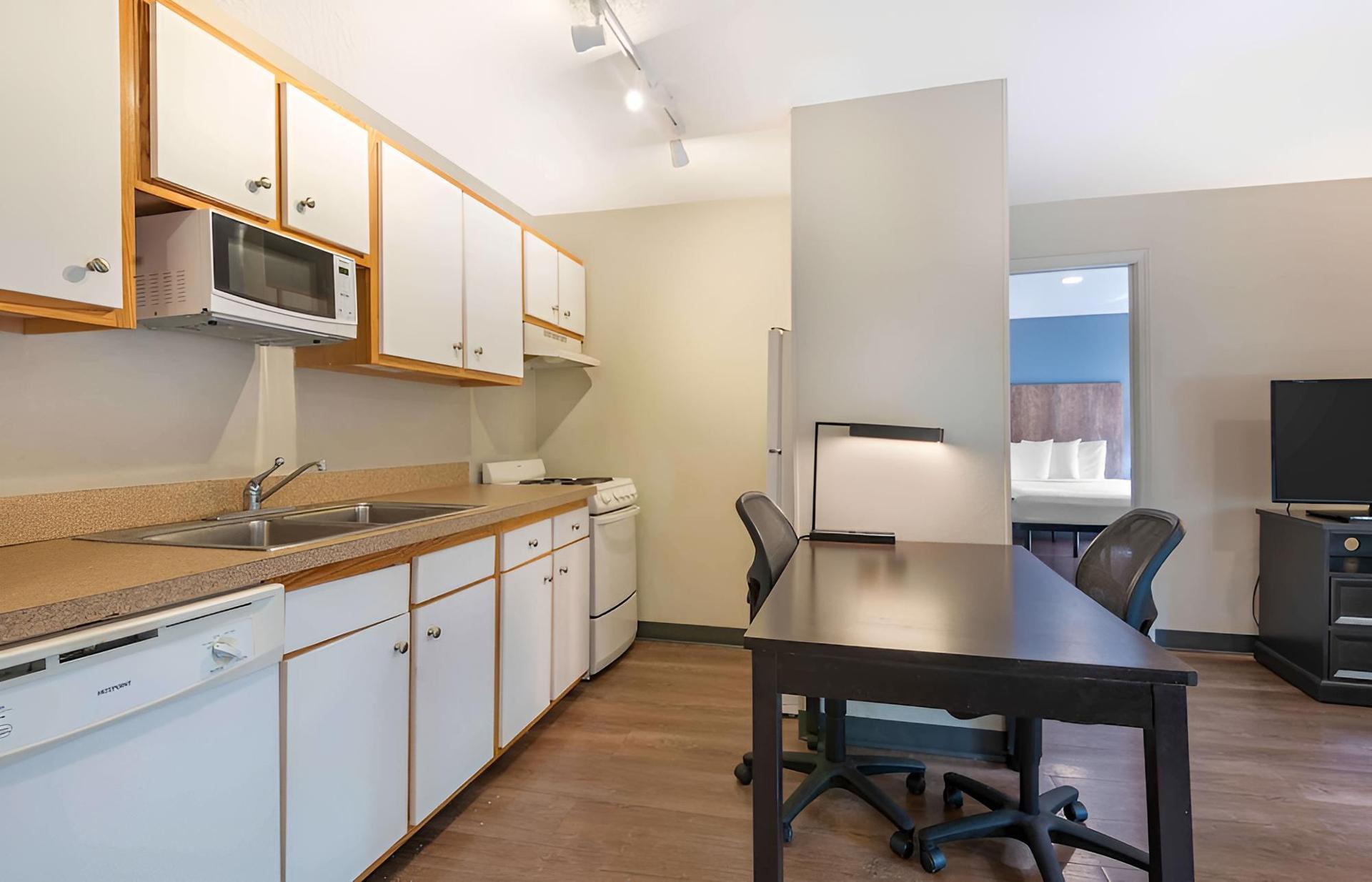 Extended Stay America Select Suites Charlotte University E photo 7