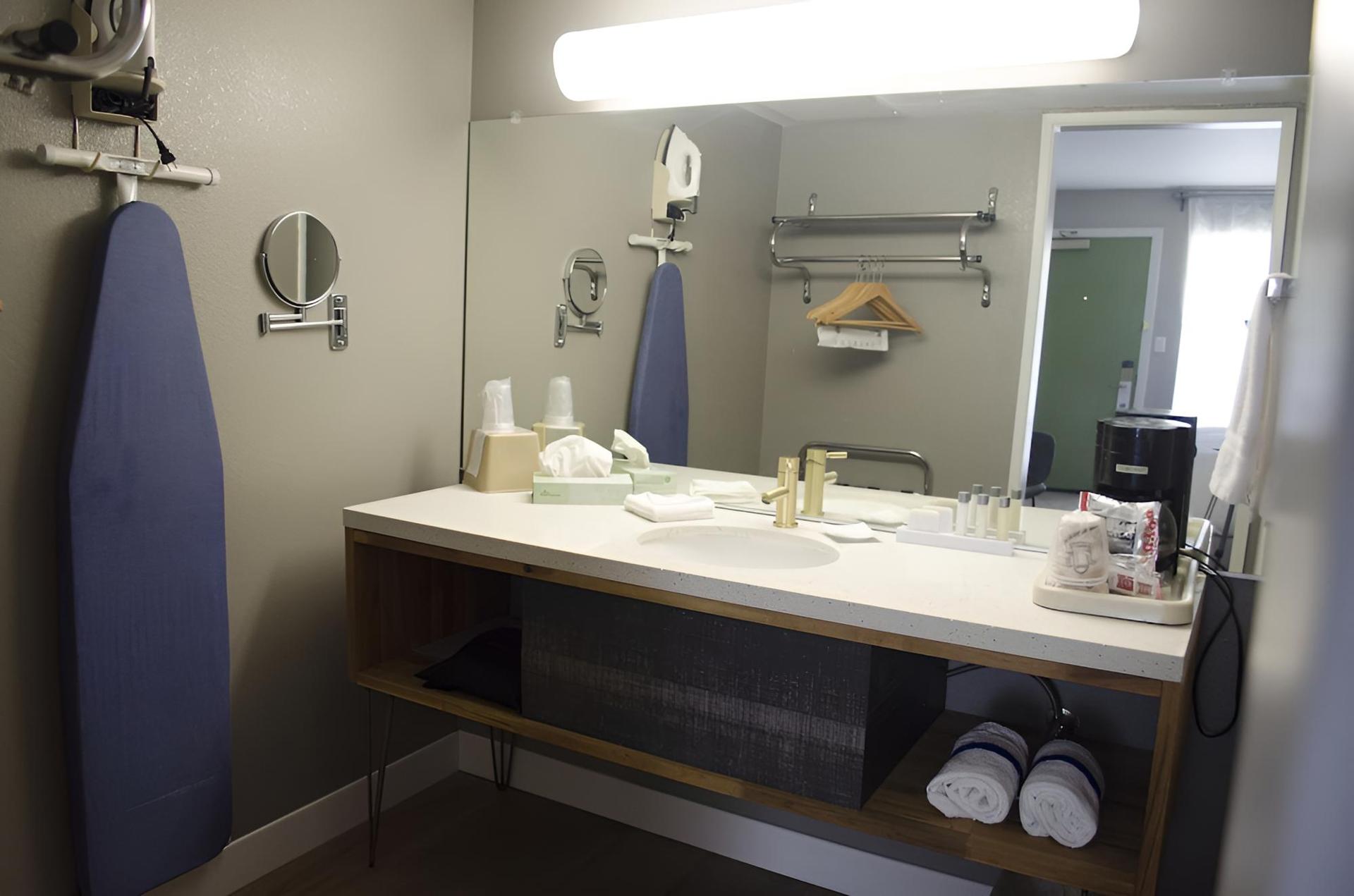 Vagabond Motor Hotel photo 16