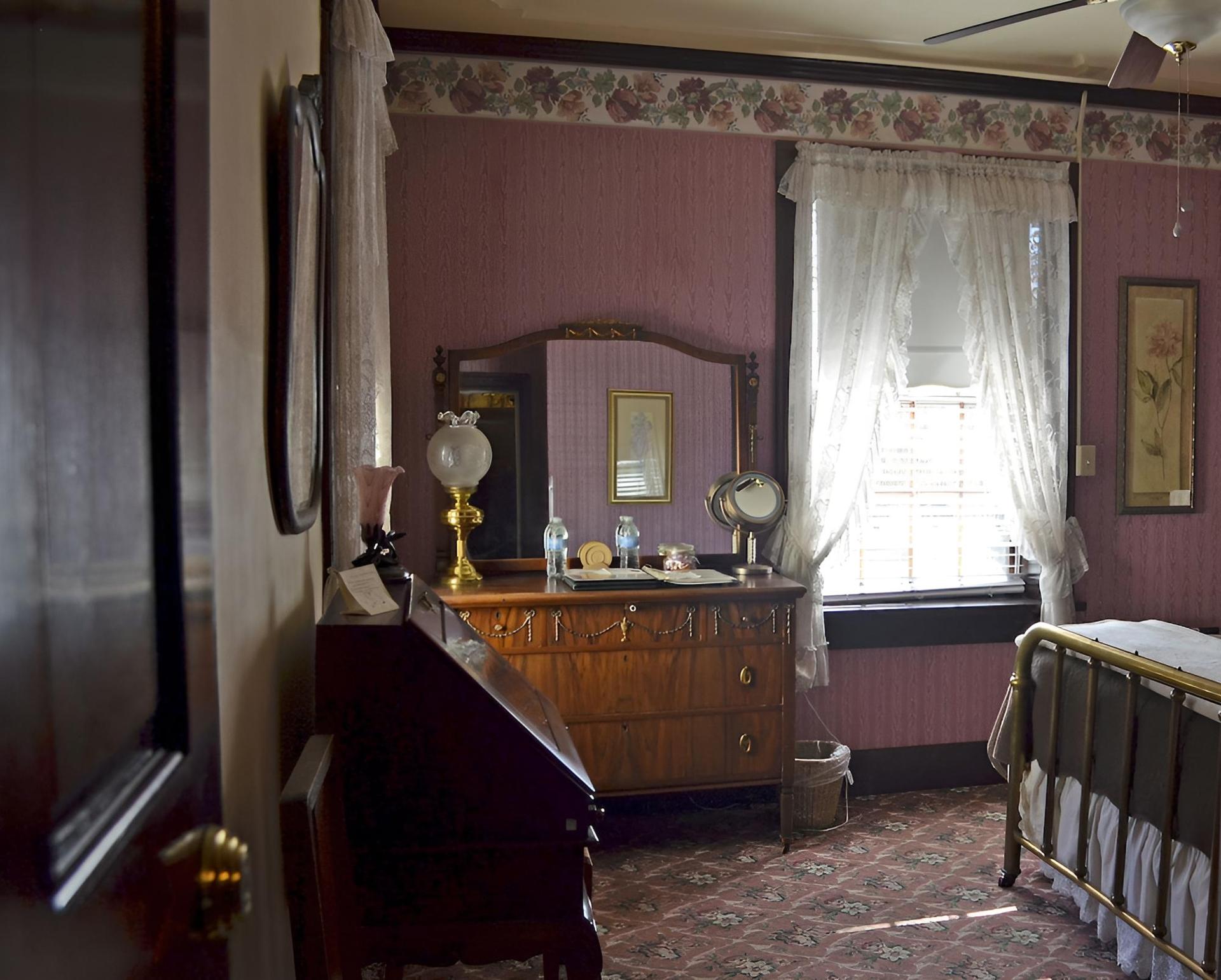 Historic National Hotel photo 24