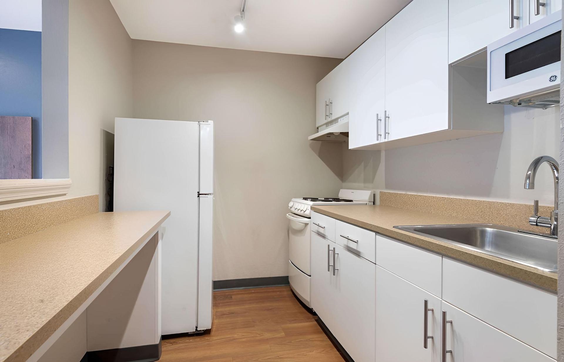 Extended Stay America Select Suites Charlotte University E photo 13