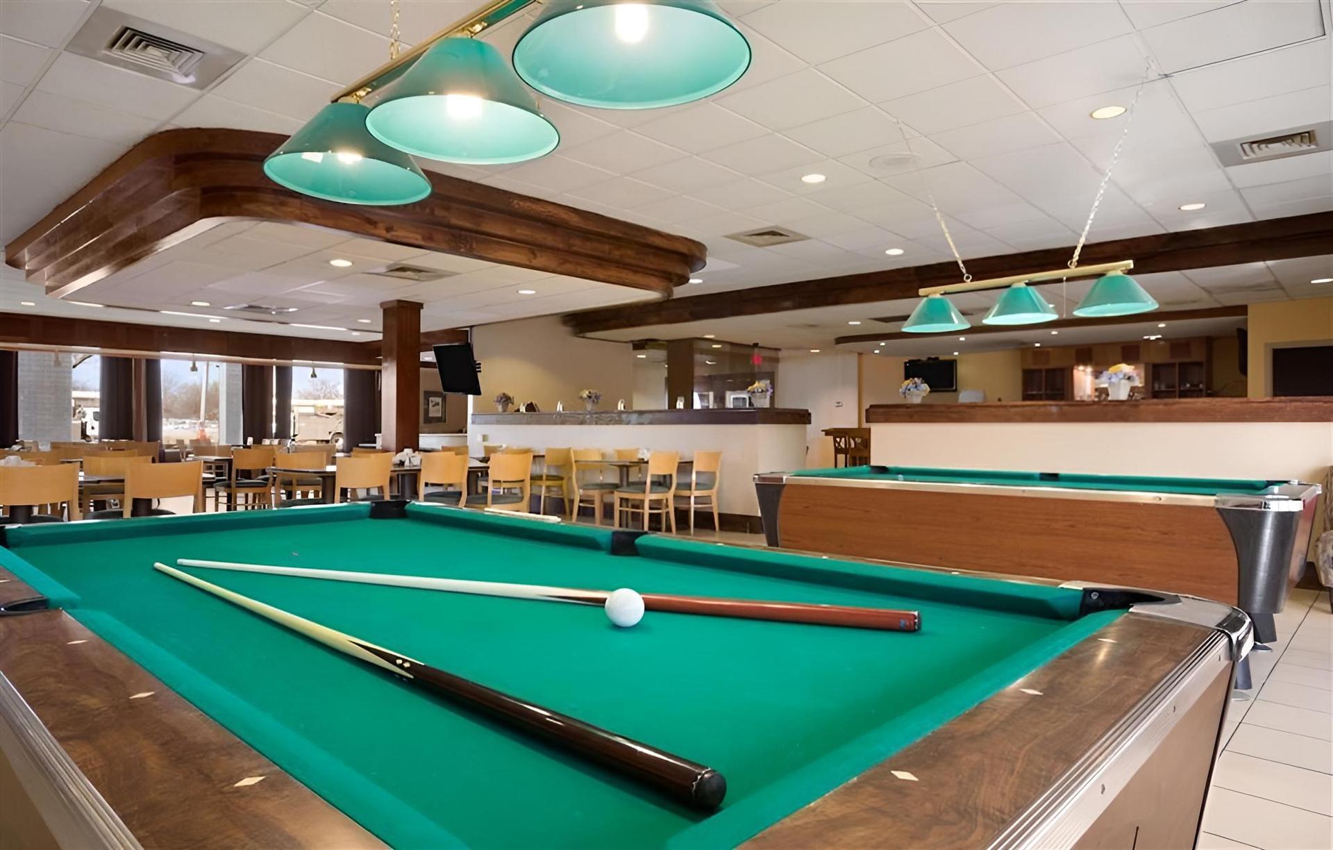 Lorain Studio Suites photo 1