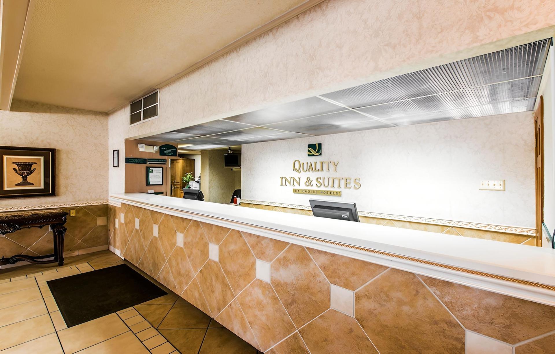 Quality Inn & Suites photo 2