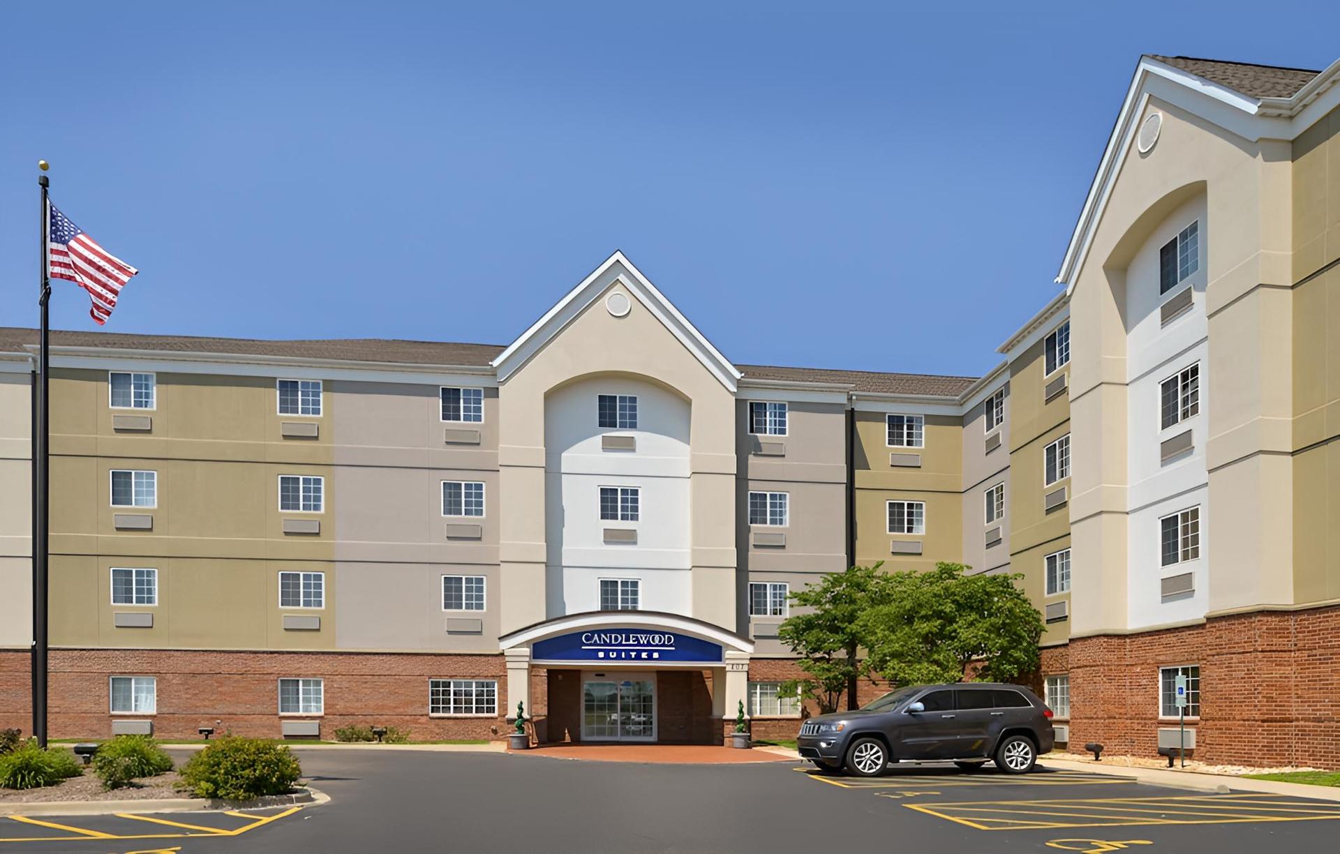 Candlewood Suites Bloomington, an IHG Hotel photo 2